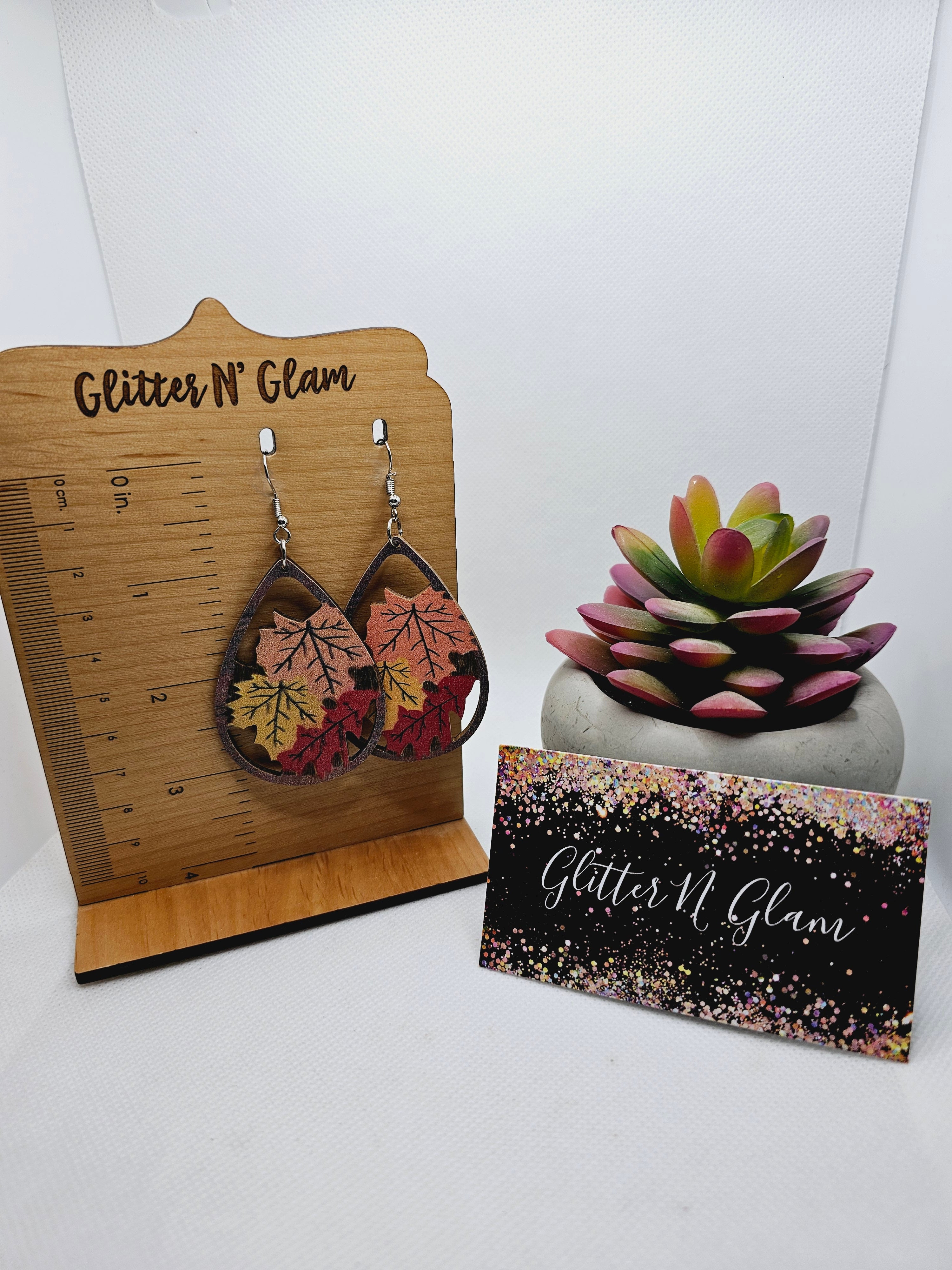 1901 Wood Leaves Dangle Earrings