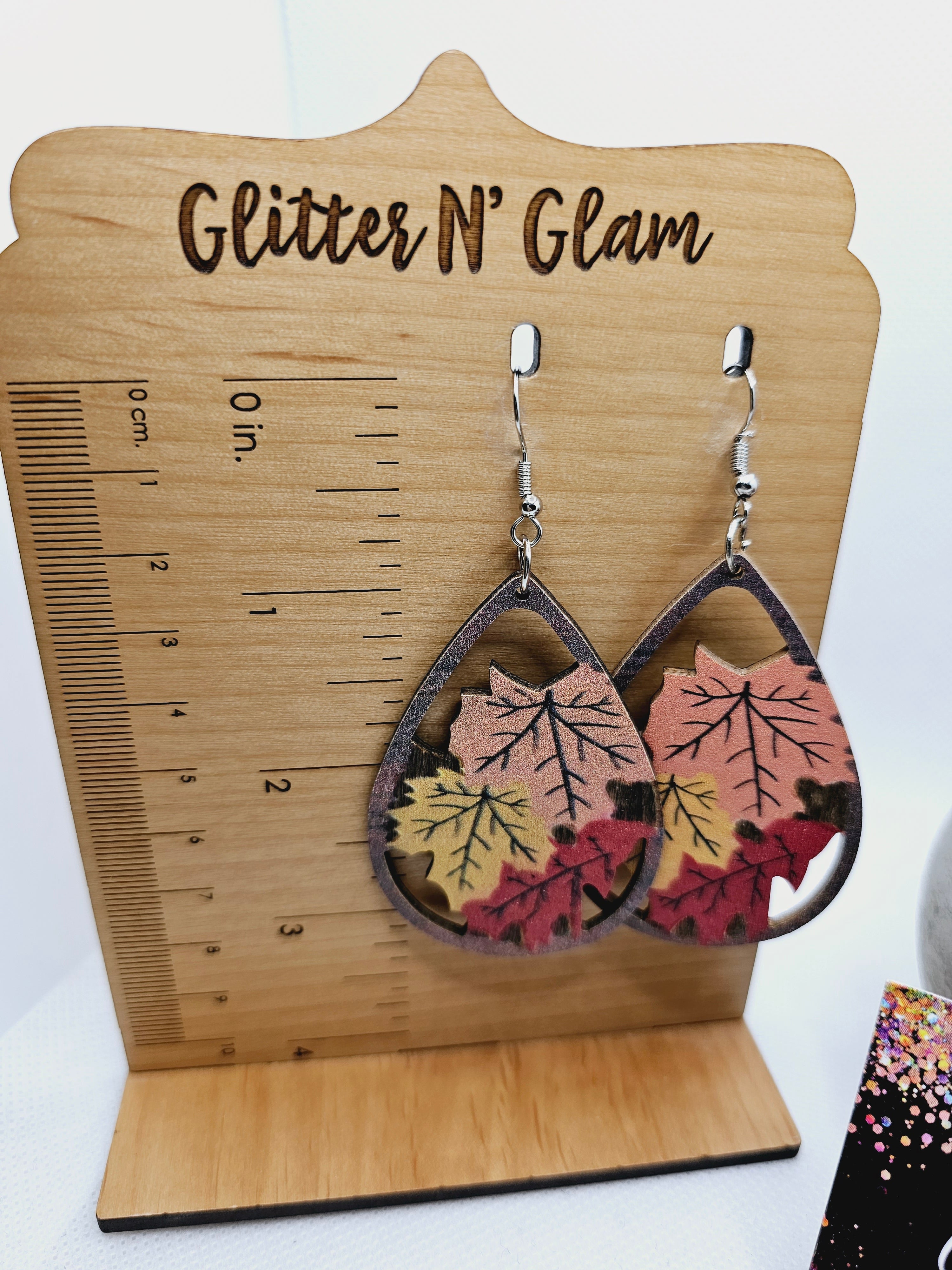 1901 Wood Leaves Dangle Earrings