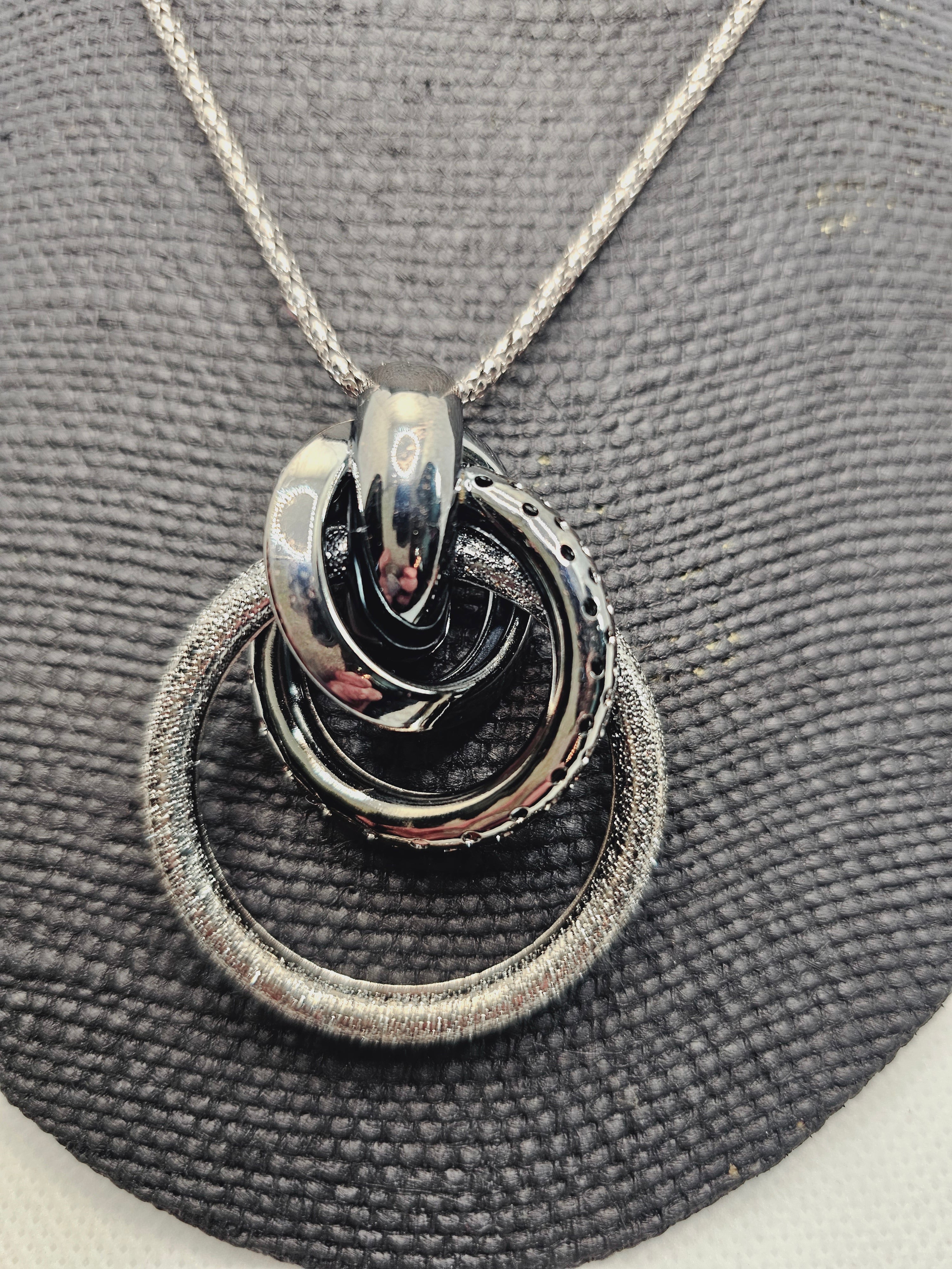 2016 Gun Metal Black Long Sweater Necklace with Gun Metal Circle Pendant