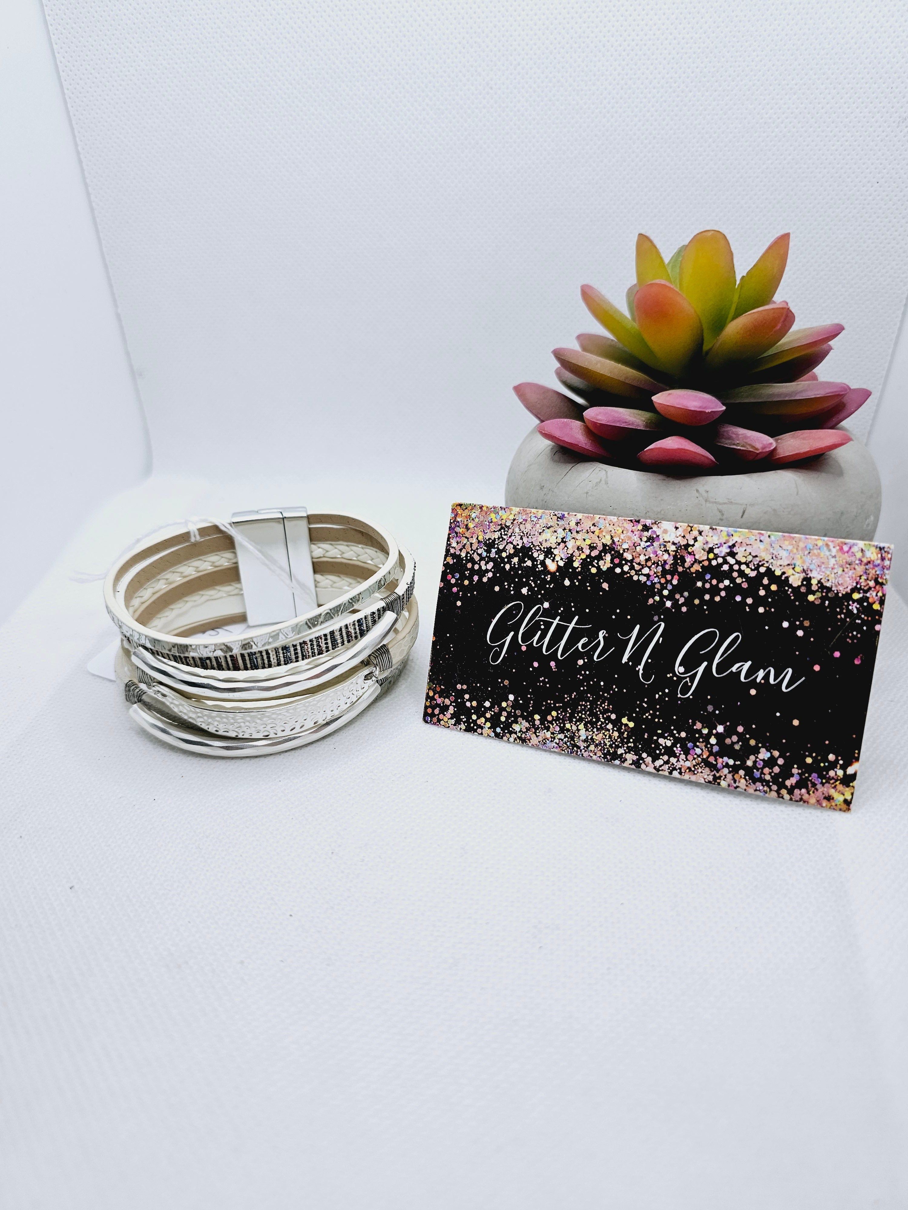 2095 White/Silver Leather Wrap Bracelet
