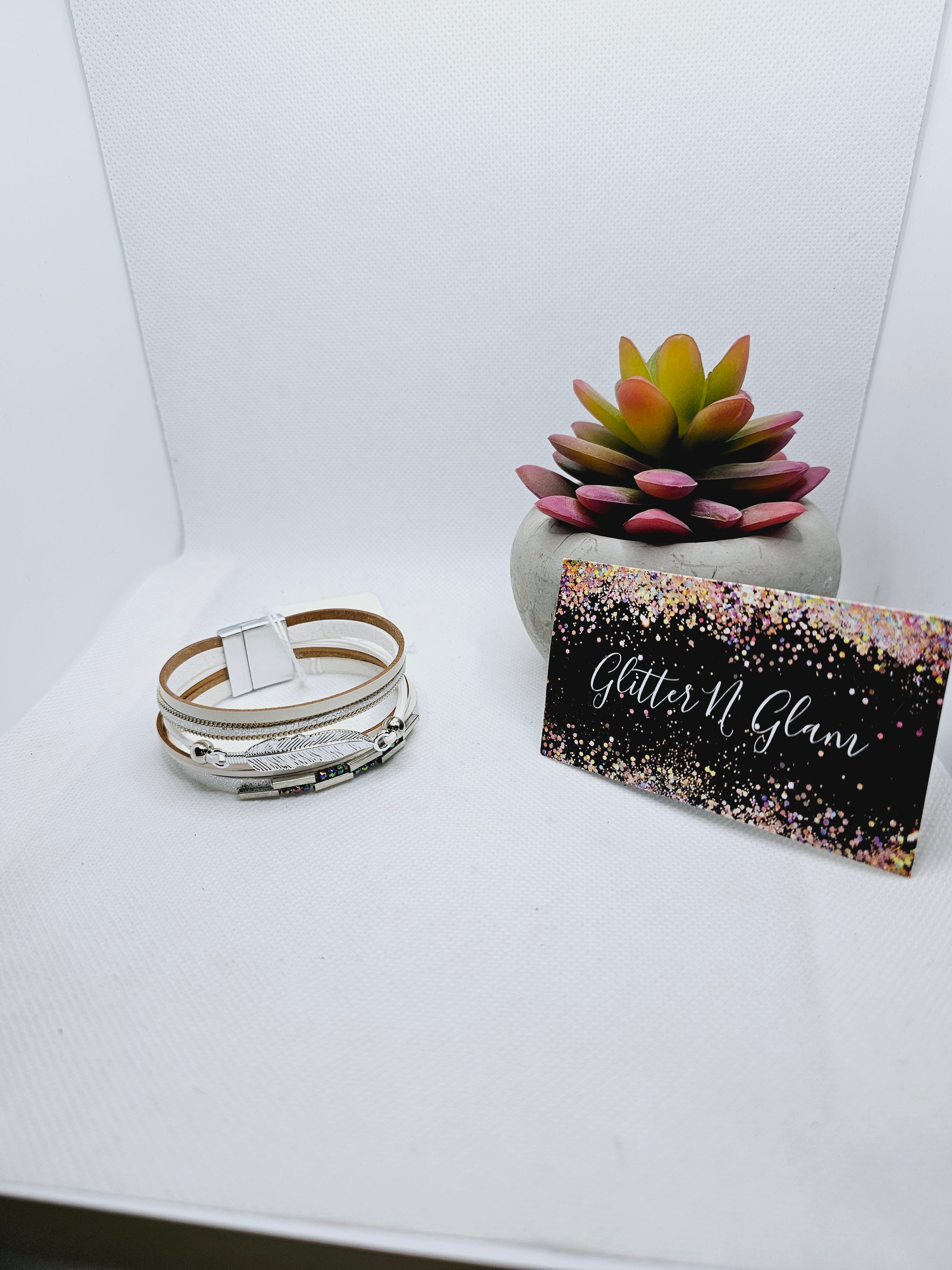 2090 White/Silver Feather Leather Wrap Bracelet