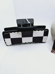2188 Checkered Flag Scalloped Claw Clip