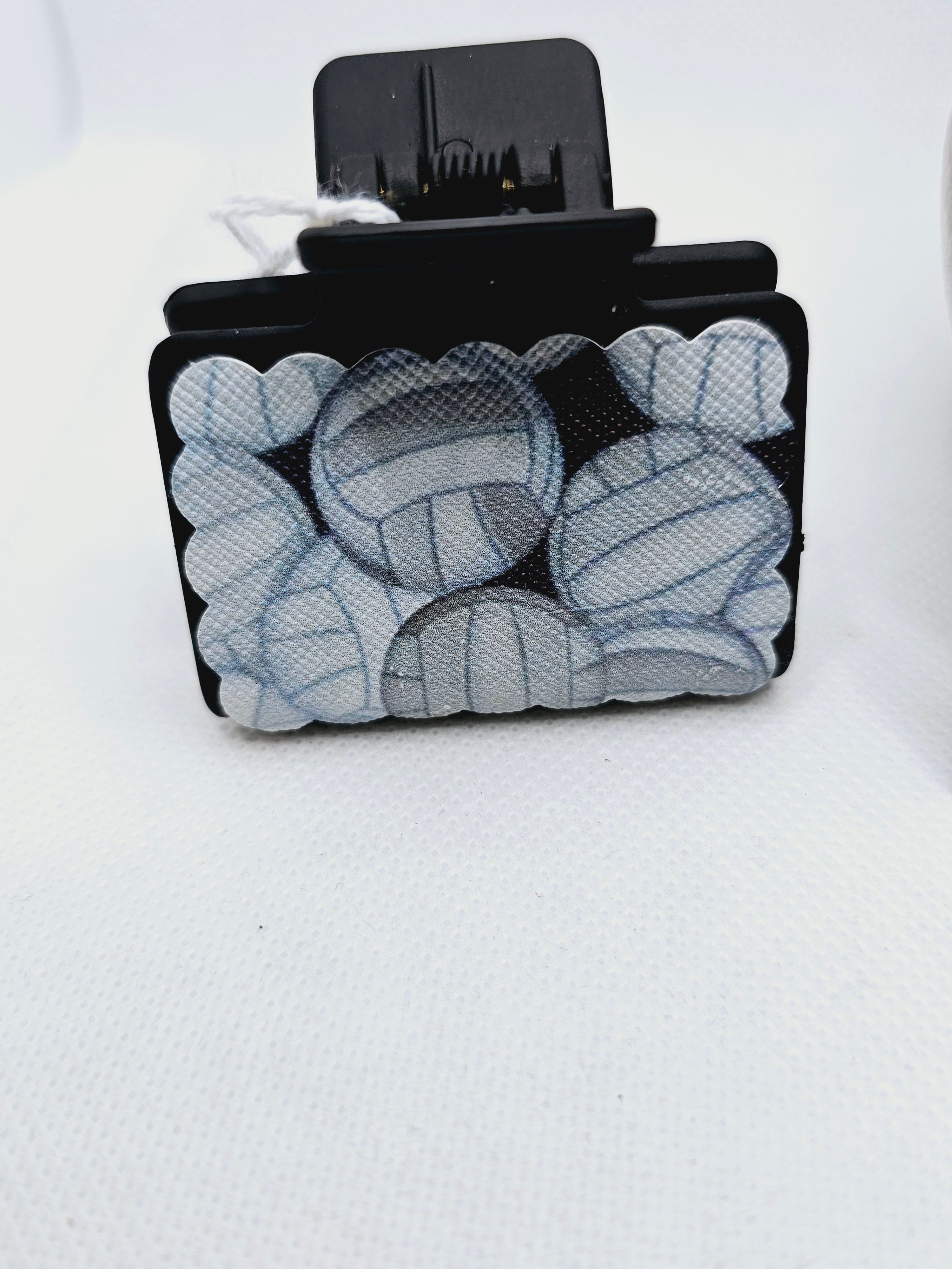 2185 Volleyball Small Scalloped Claw Clip