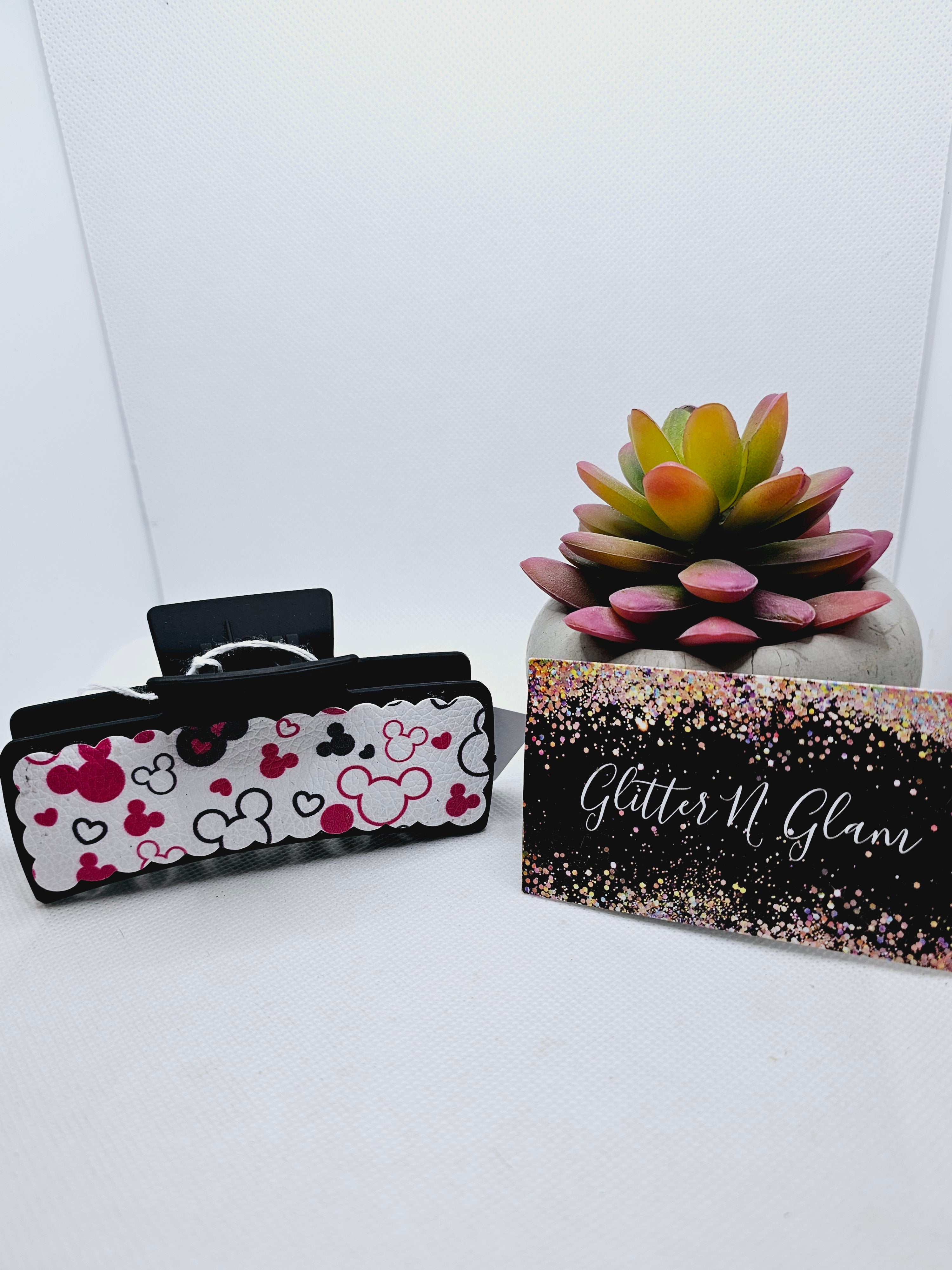 2222 Minnie Leather Claw Clip