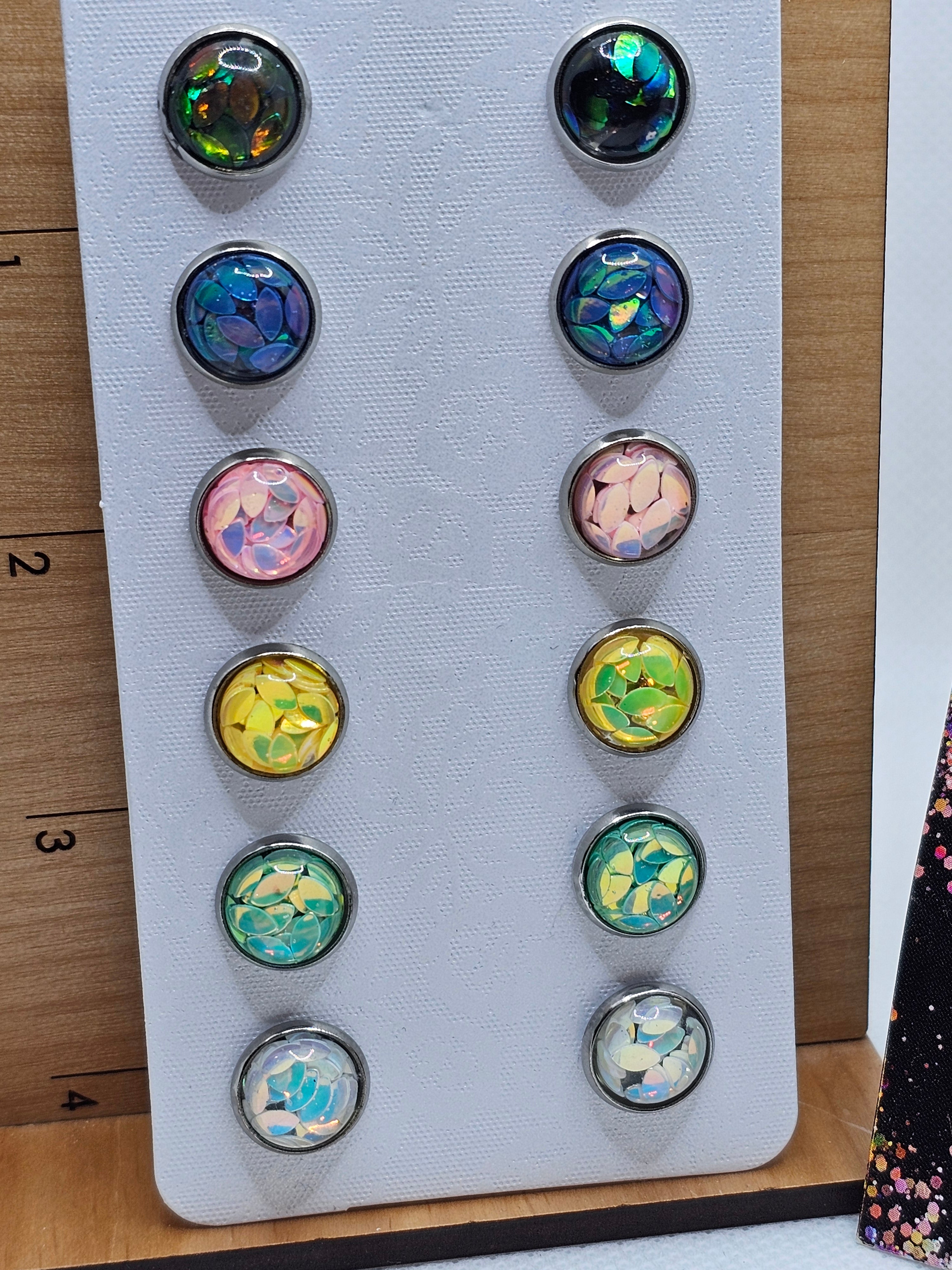 2252 6 Pairs of Pastel Stud Earrings