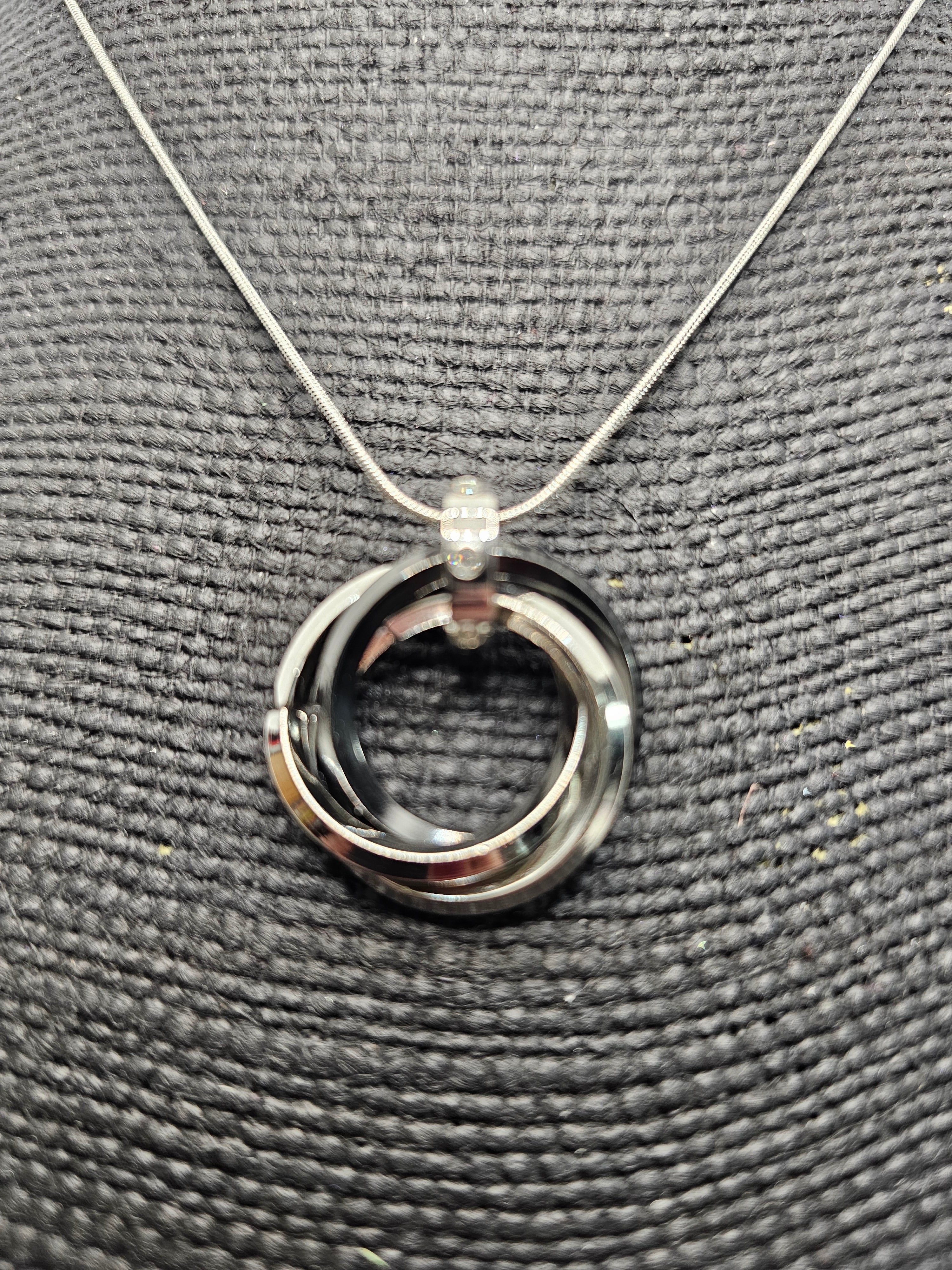 2277 Black/ Silver Intertwined Circle Necklace