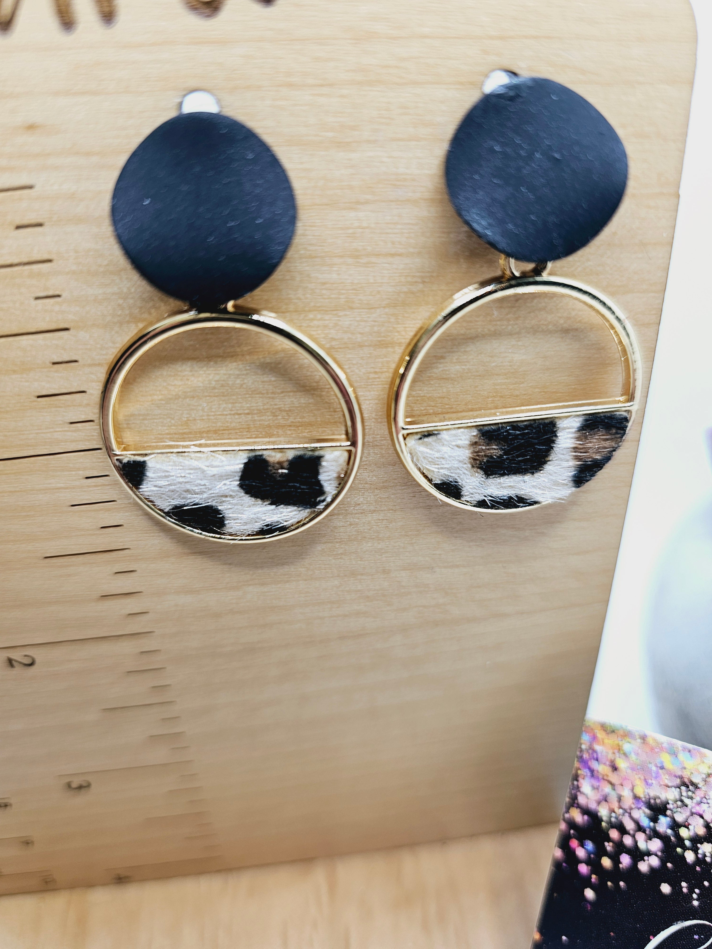2272 Animal Print Circle Dangle Earrings