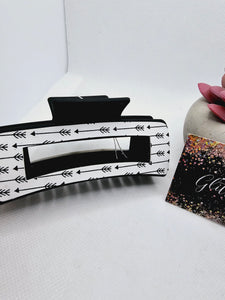 2359 Black and White Arrows Claw Clip