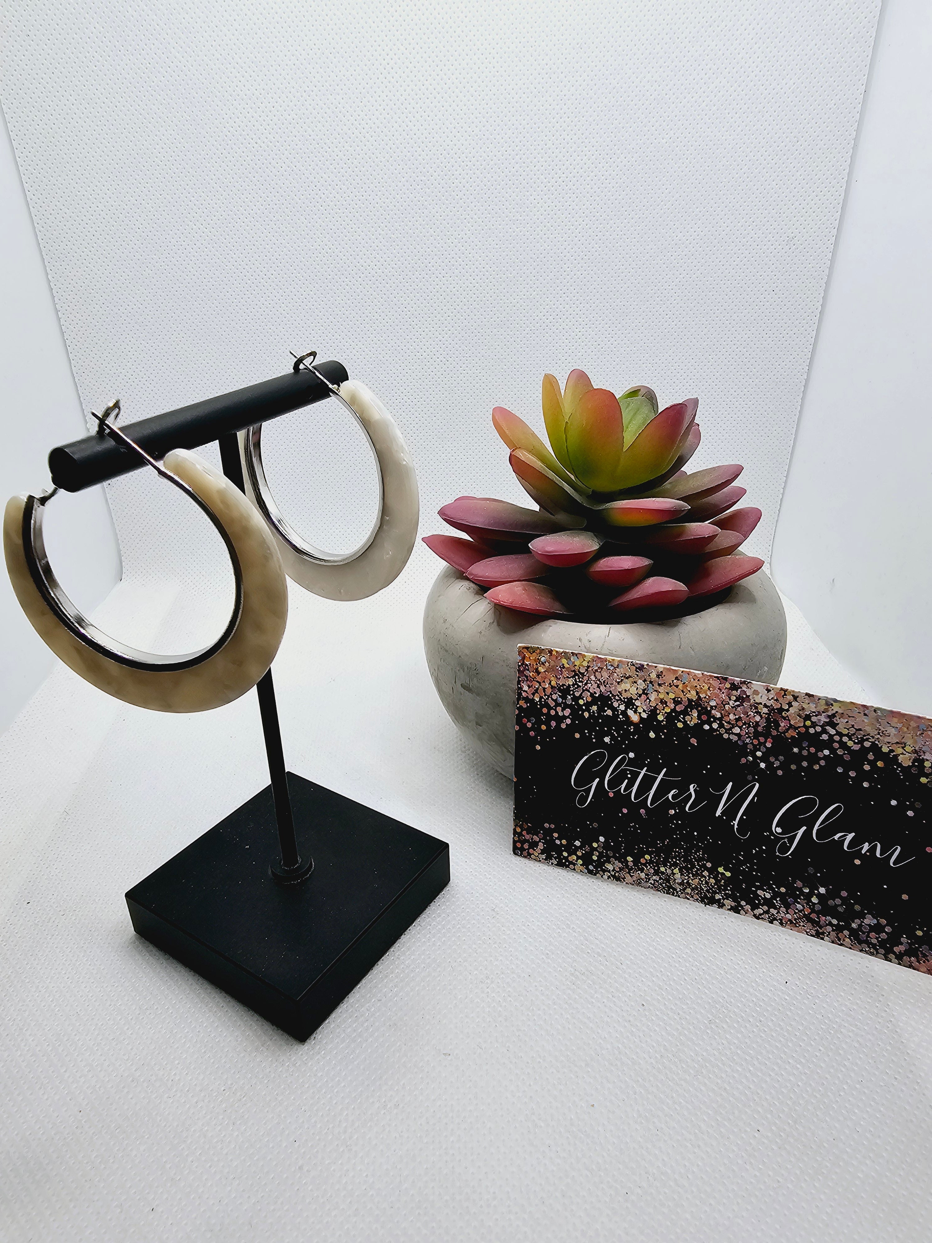 2321 White Pearl Resin Hoop Dangle Earrings