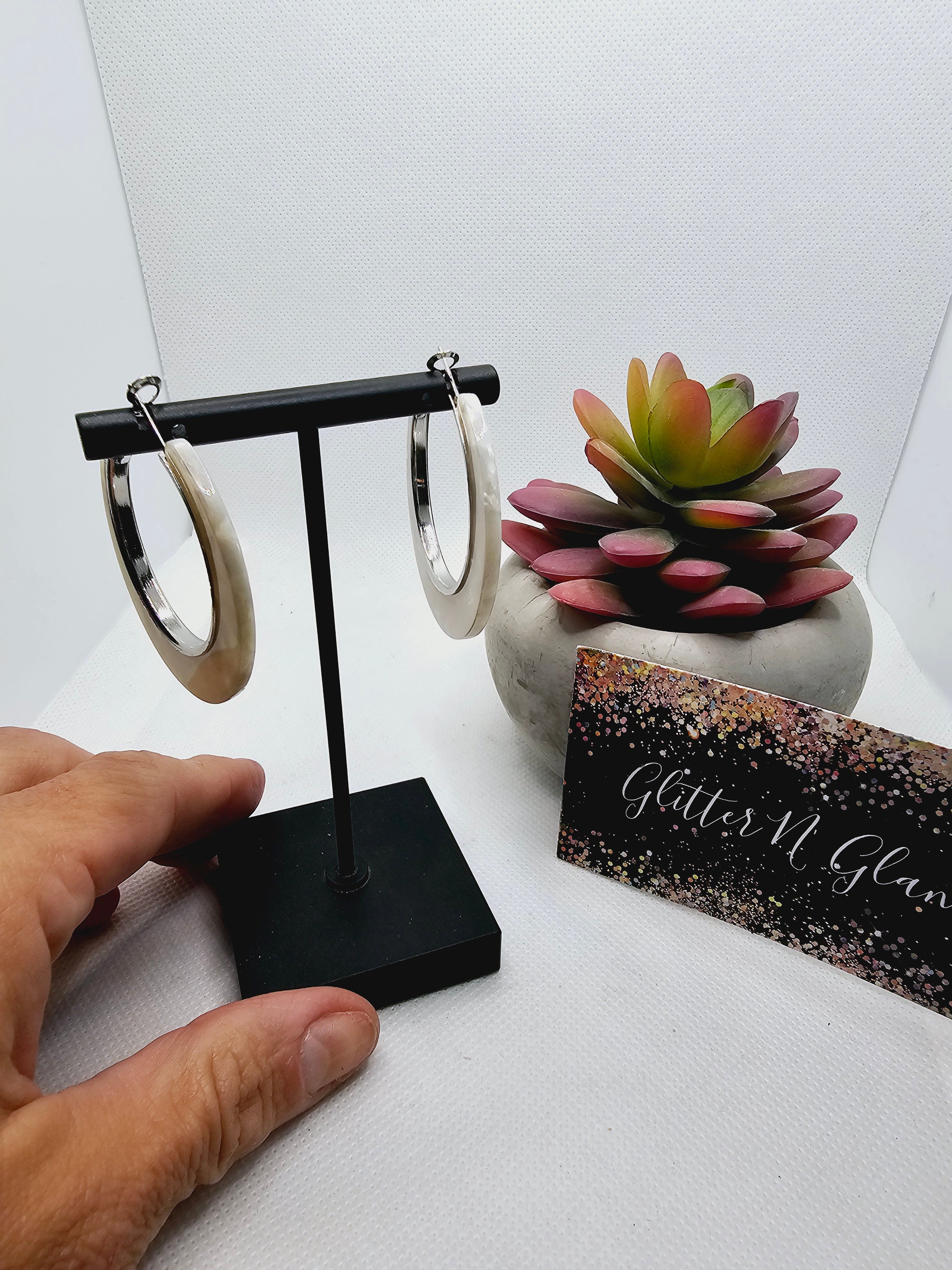 2321 White Pearl Resin Hoop Dangle Earrings