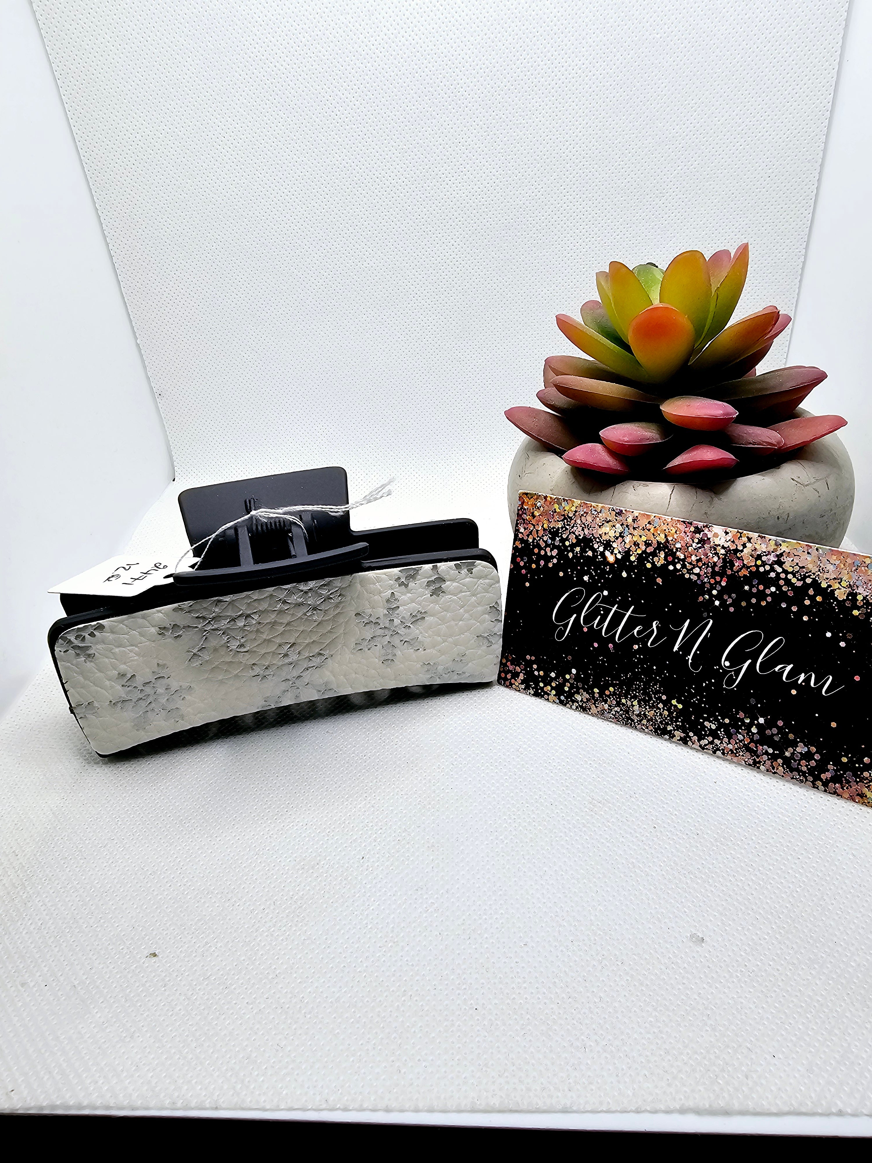 2471 Snowflake Leather Claw Clip