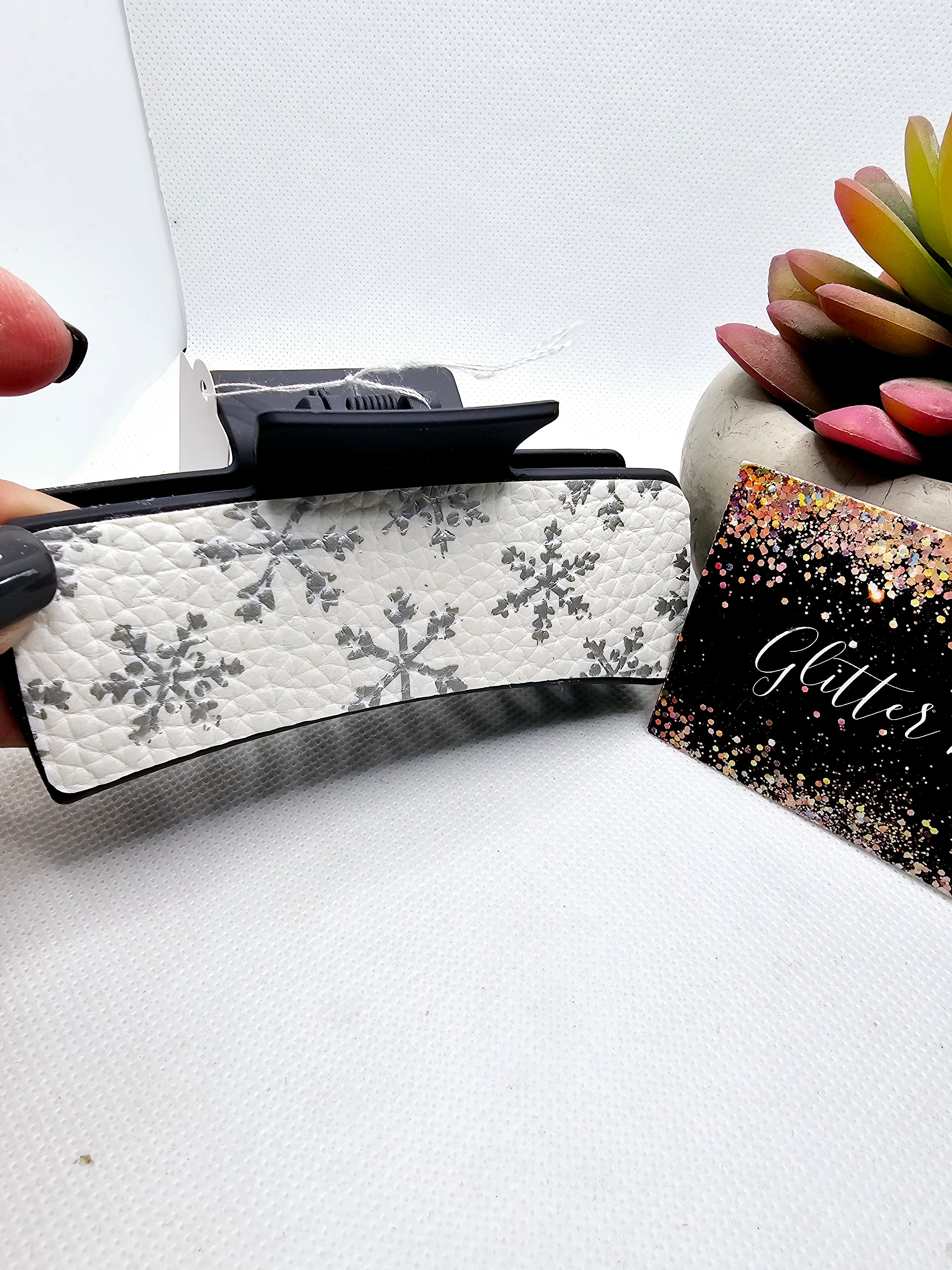 2471 Snowflake Leather Claw Clip
