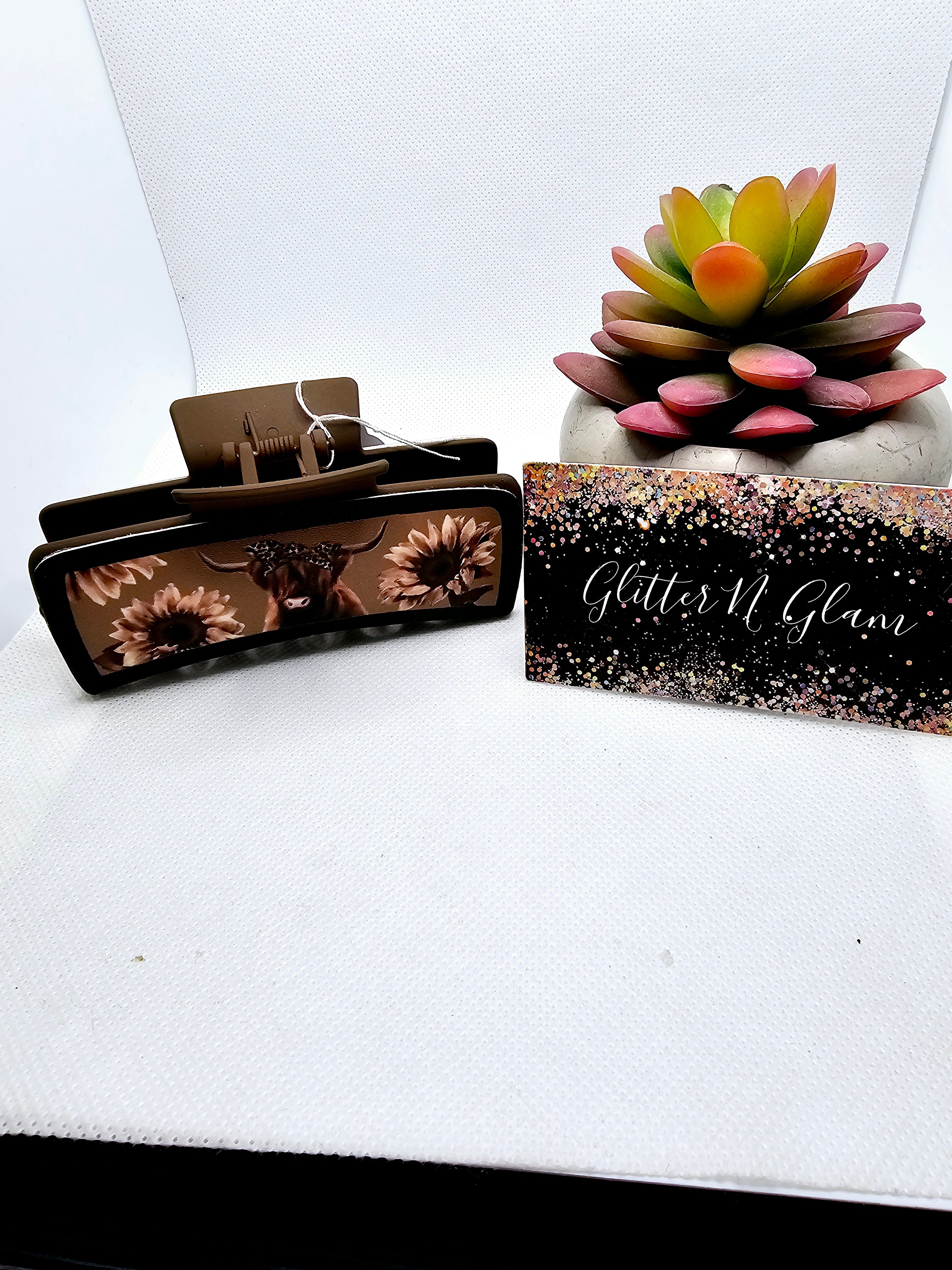 2491 Brown and Black Highland Cow Leathet Claw Clip