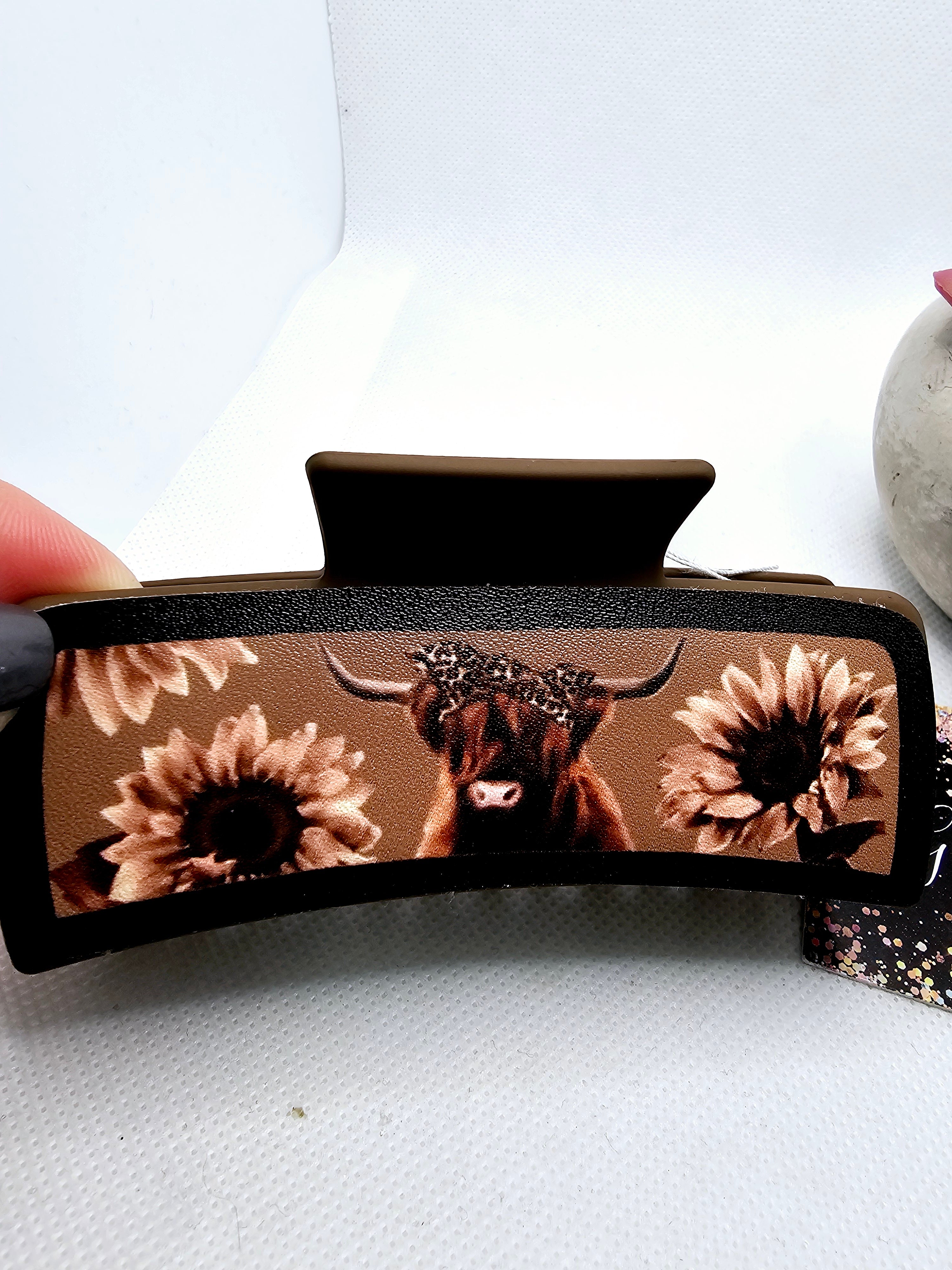 2491 Brown and Black Highland Cow Leathet Claw Clip