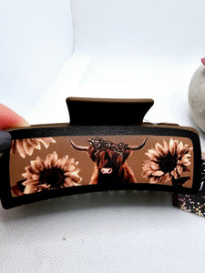 2491 Brown and Black Highland Cow Leathet Claw Clip