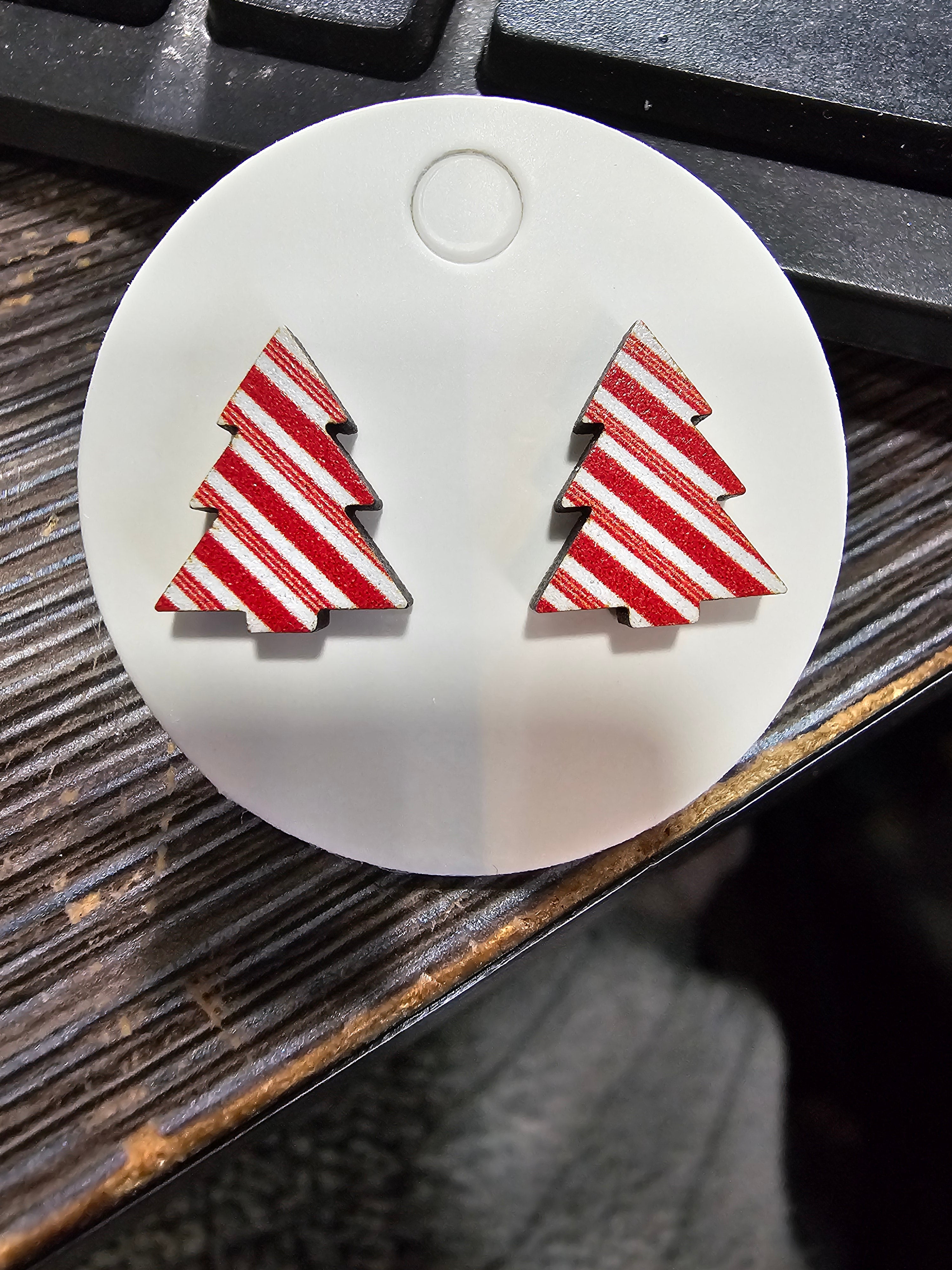 2513 Red and White Stiped wood Christmas Tree Stud Earrings