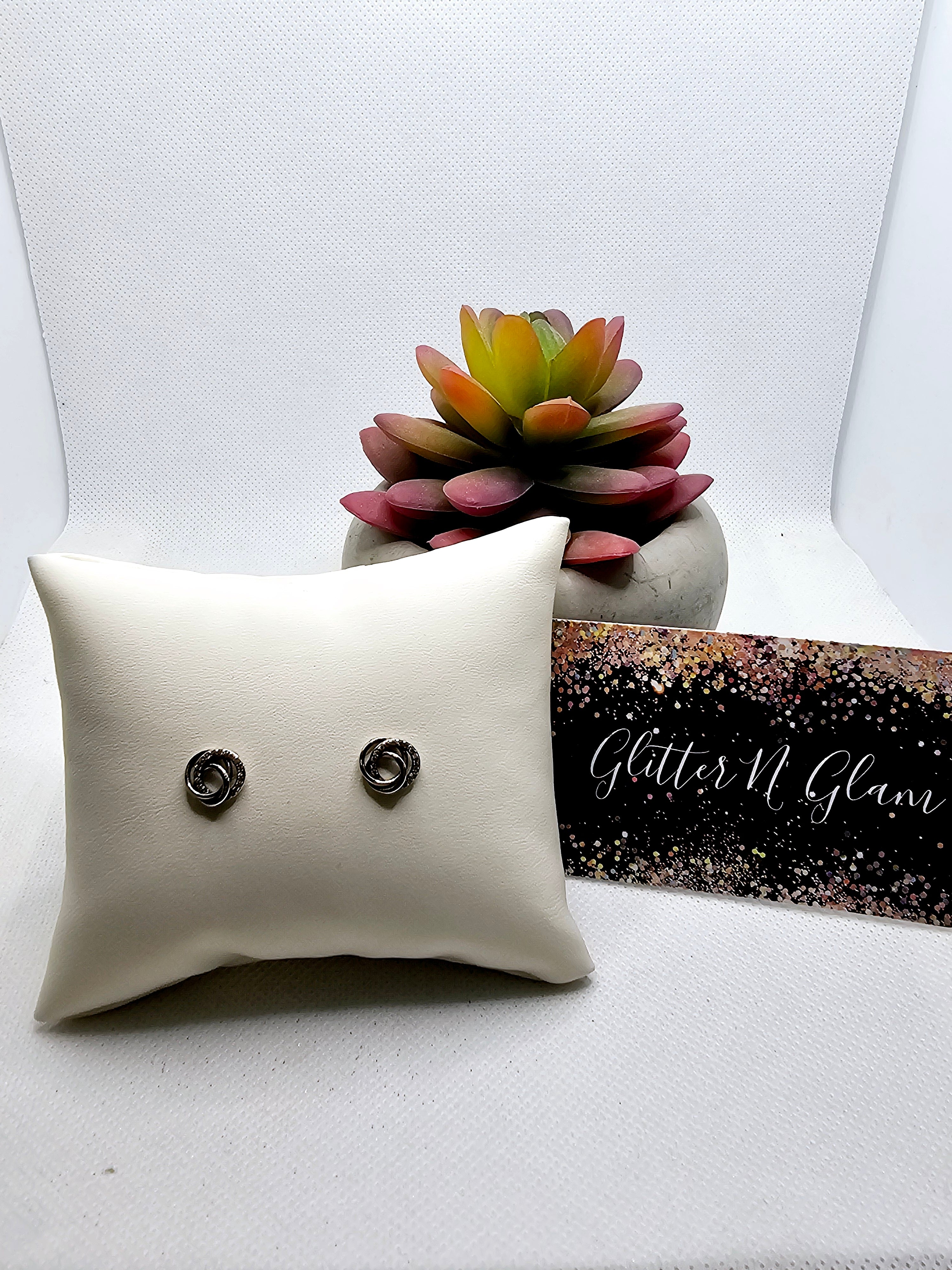 2522 Silver Three Intertwined Circle Stud Earrings