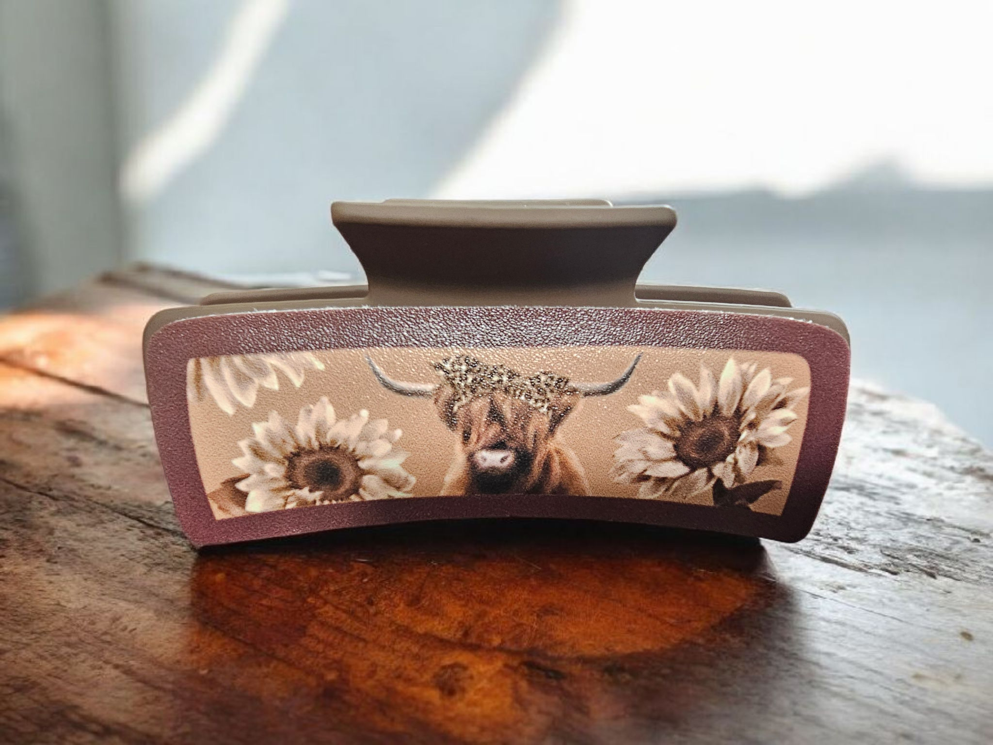 2749 Brown Highland Cow on Brown Clip