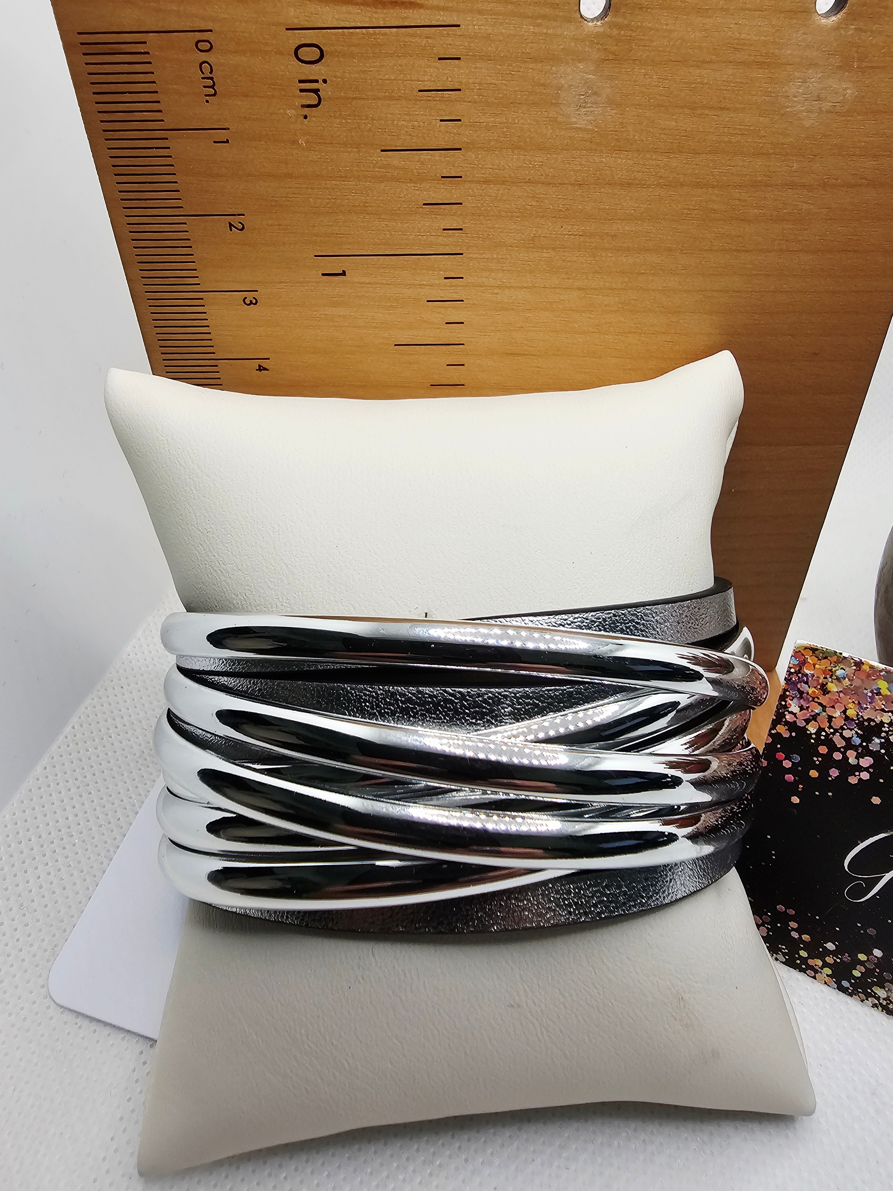 2717 Silver Leather Bracelet with magnetic closure