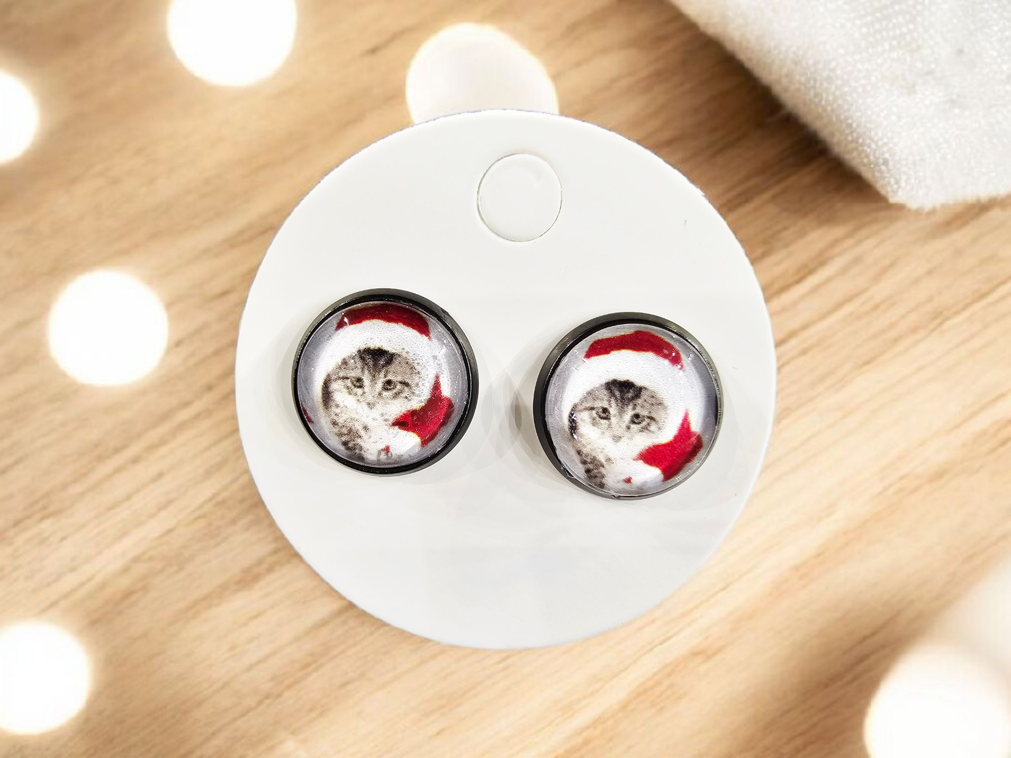 2744 Kitty with Santa Hat Stud Earrings