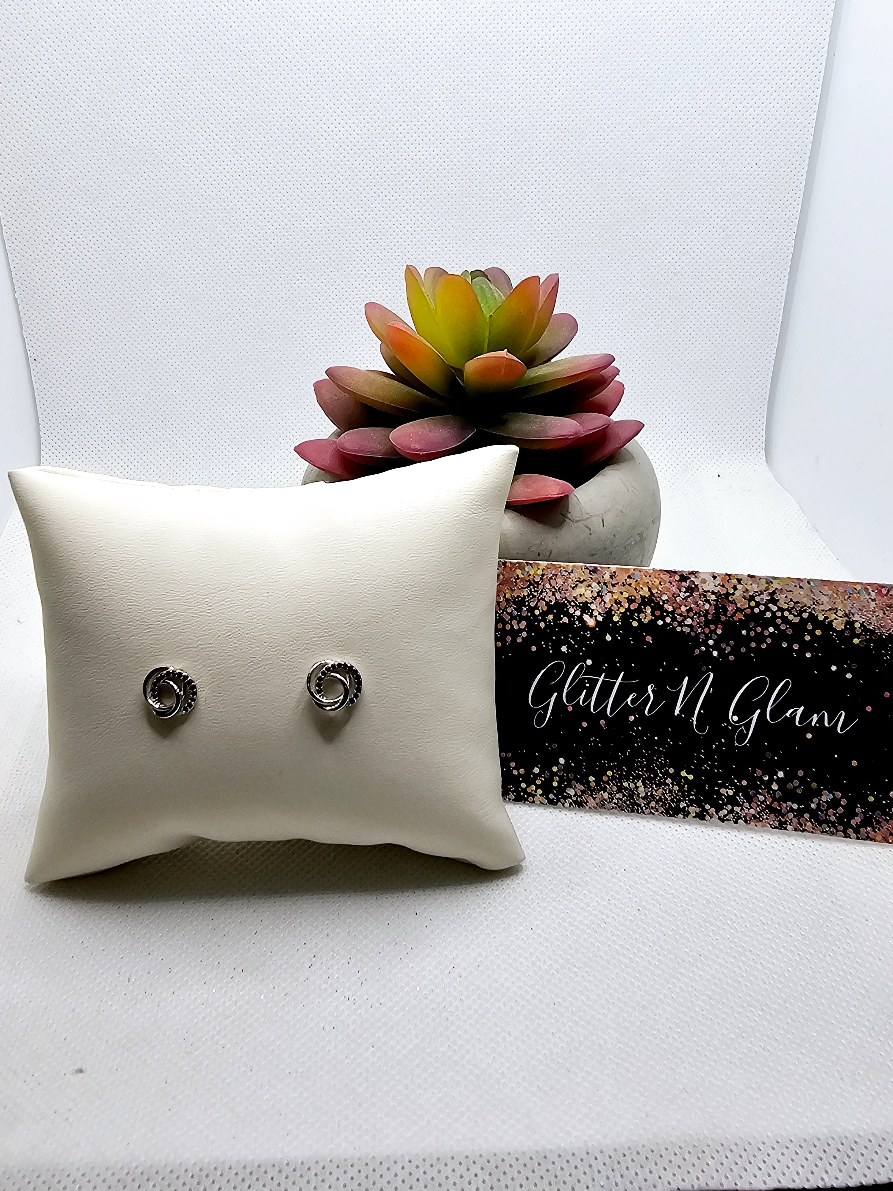 2523 Silver Intertwined Circle Stud Earrings with Black Bling