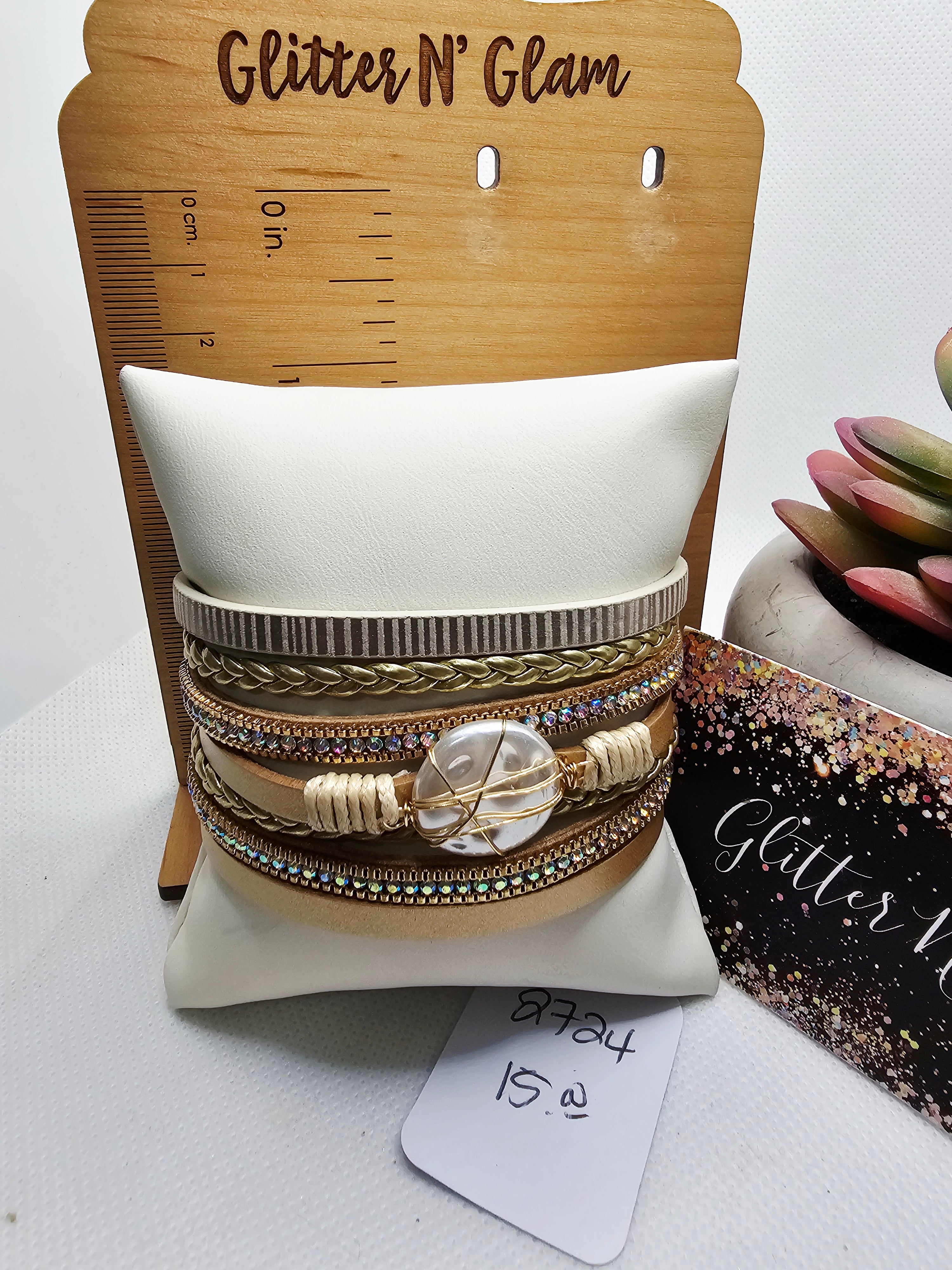 2724 Gold Leather Bracelet with magnetic closure