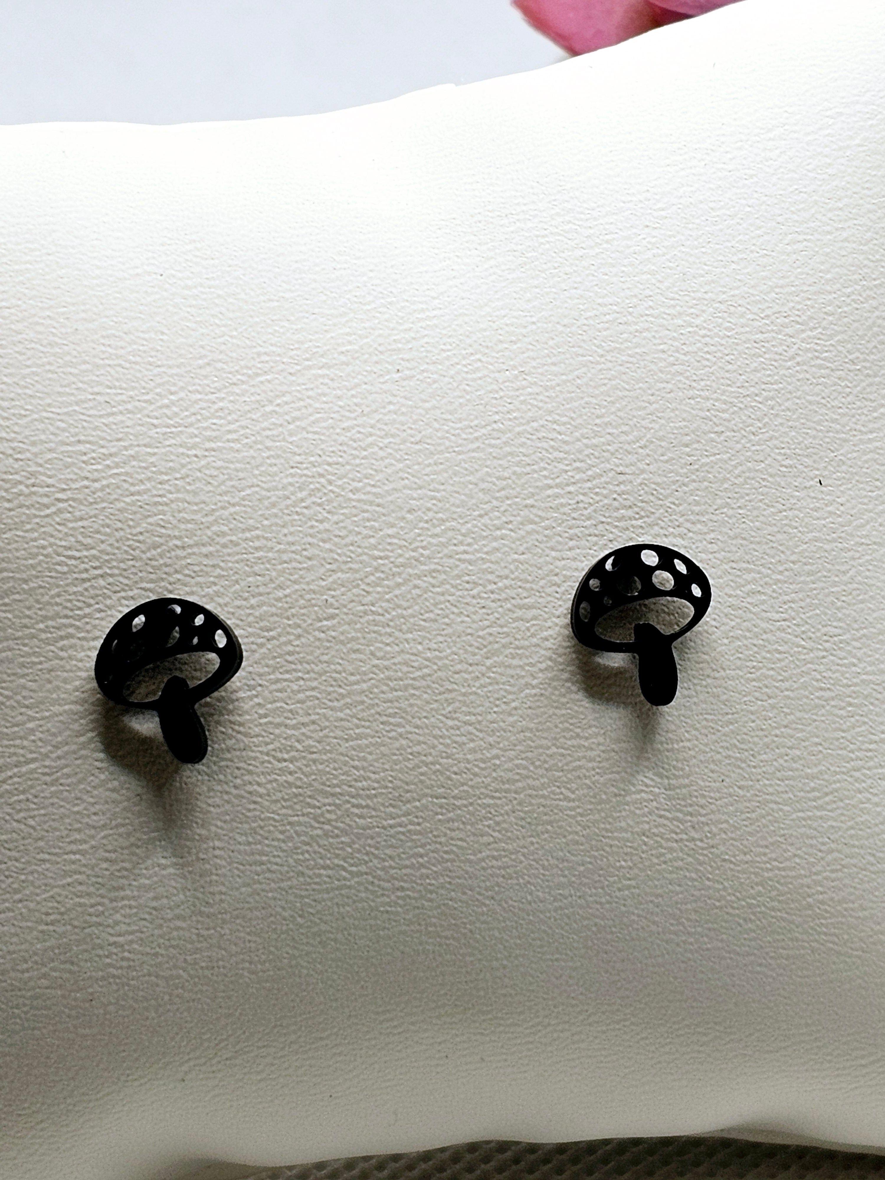 2531 Black Mushroom Stud Earrings