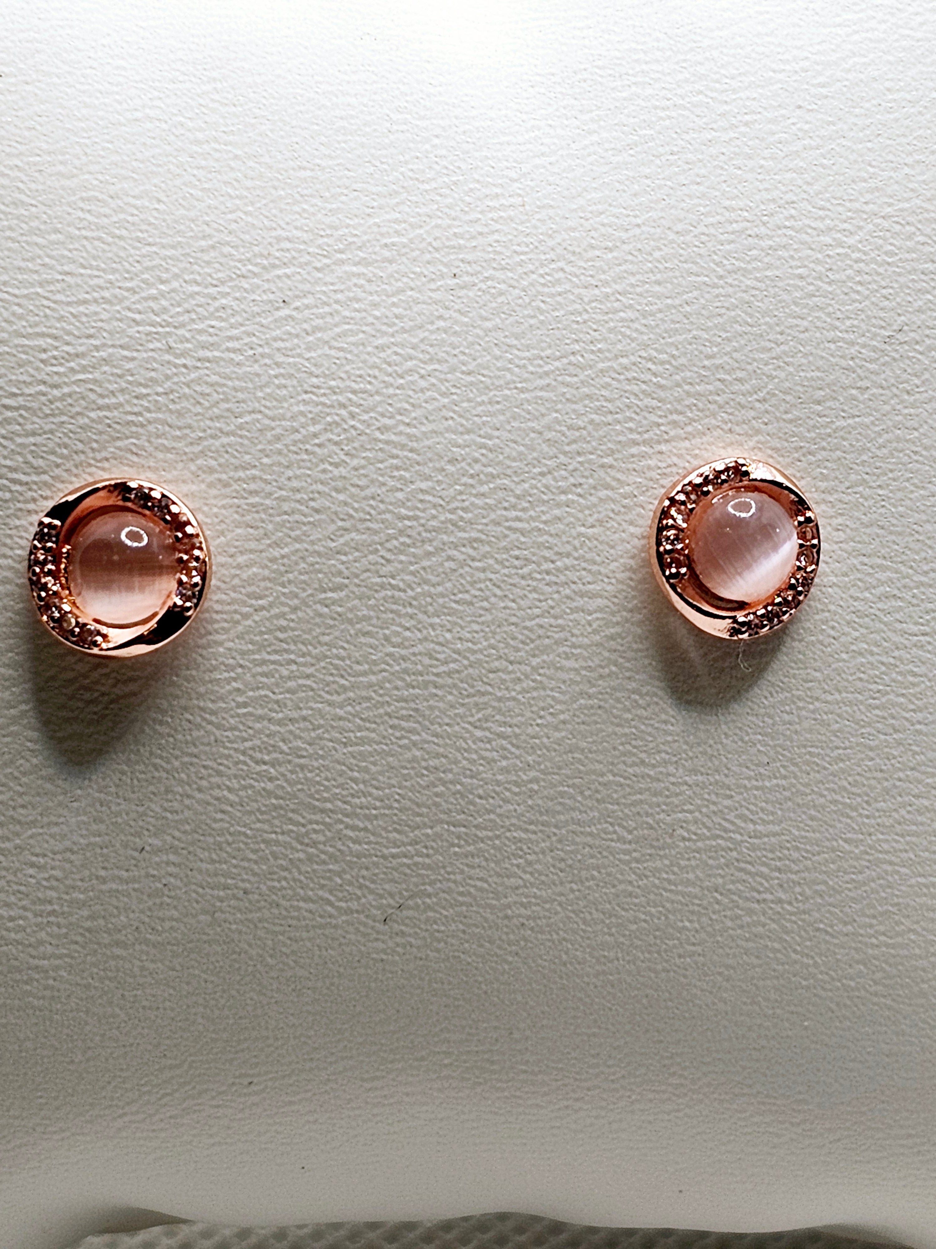2559 Rosegold Cat-Eye Pearl Stud Earrings