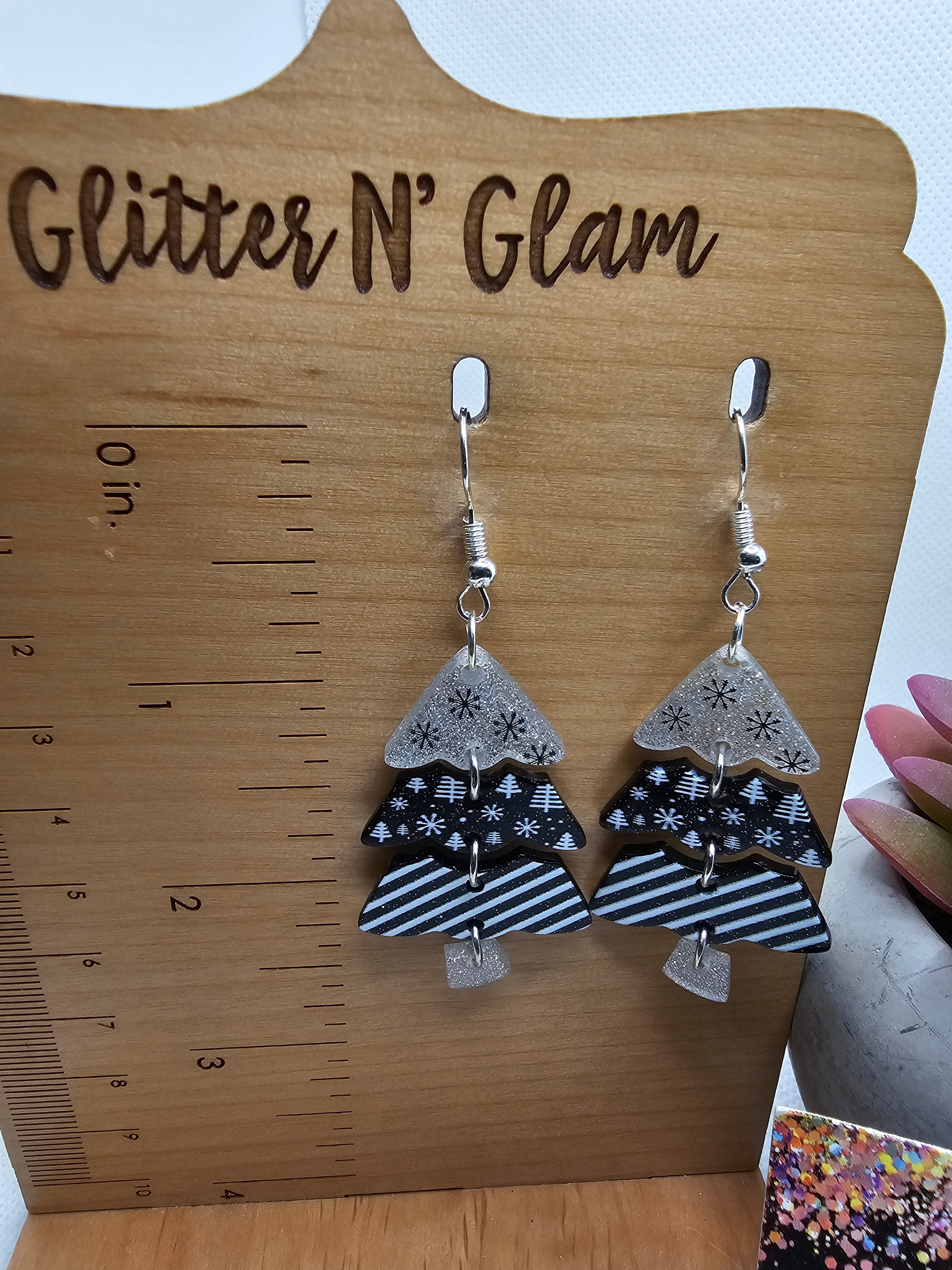 2711 Resin Holiday Dangle Earrings