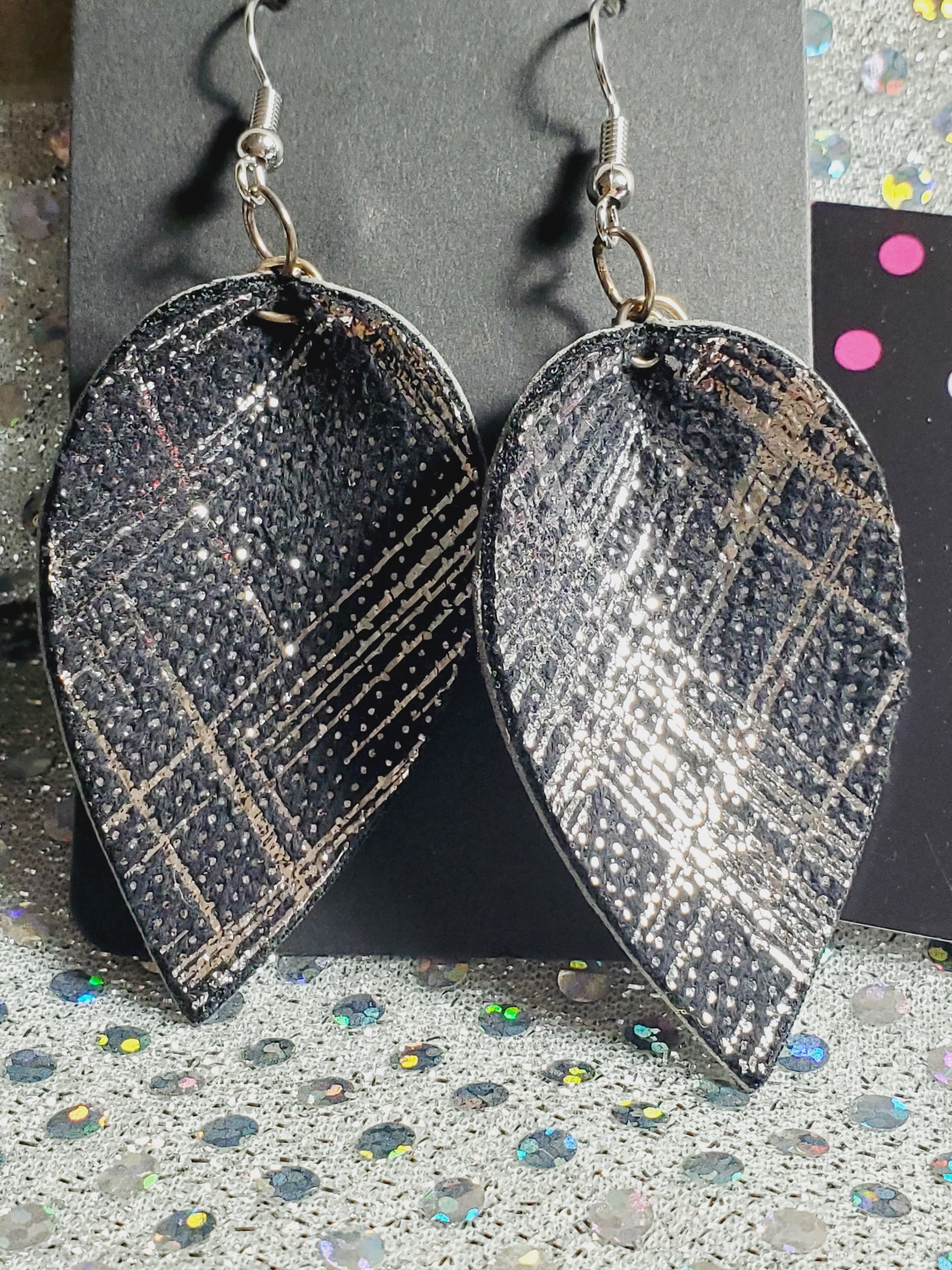 185 Black/Silver Upside Down Teardrop Dangle Earrings
