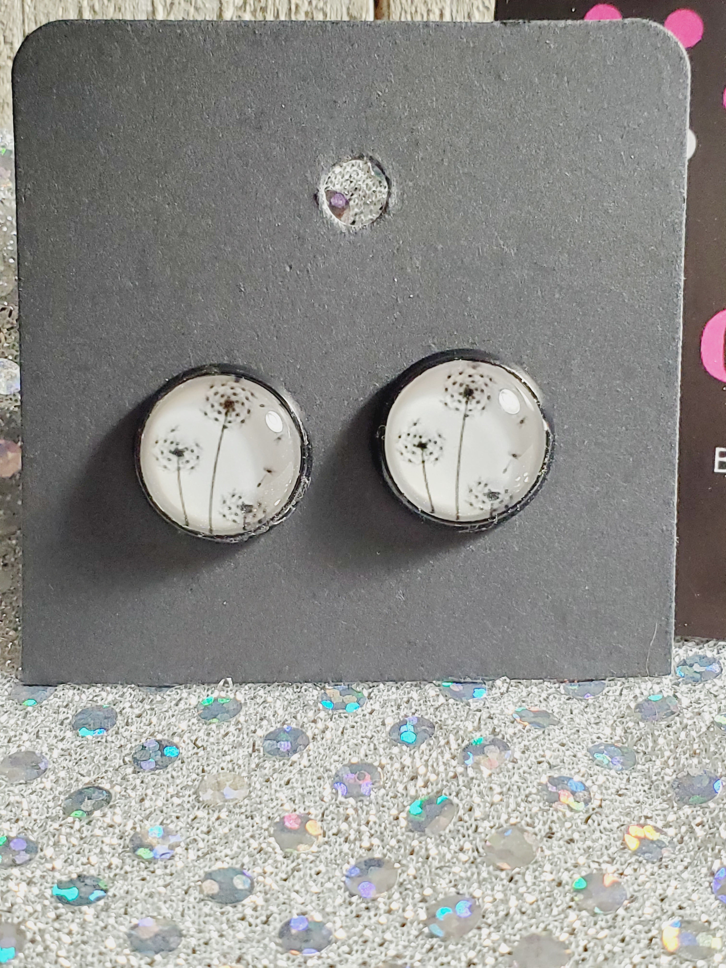 743 Black/White Dandelion Stud Earrings