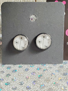 743 Black/White Dandelion Stud Earrings