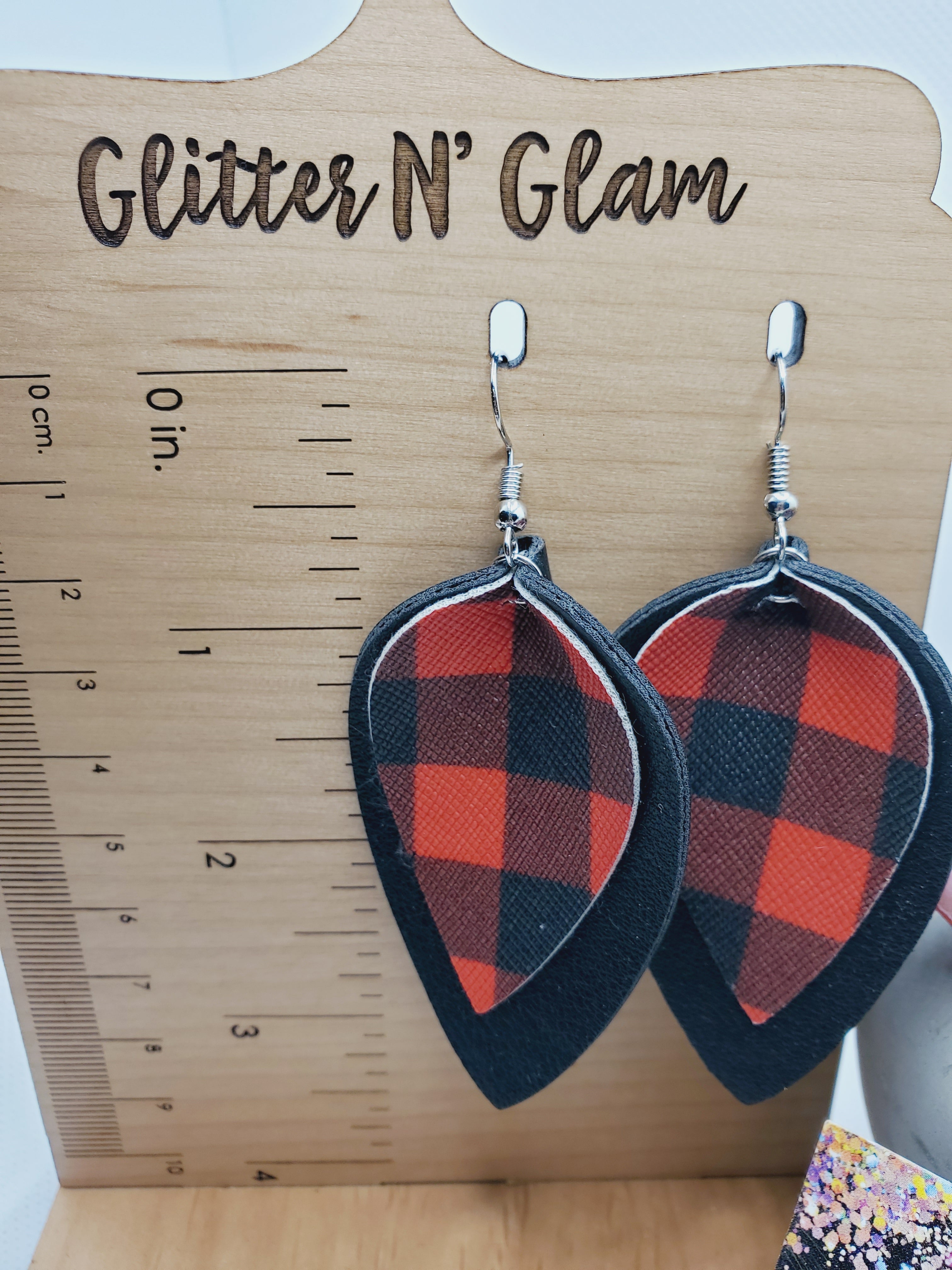 1042 Red Buffalo Plaid Dangle Earrings
