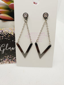 1133 Gunmetal Chain V Shaped Dangle Earrings