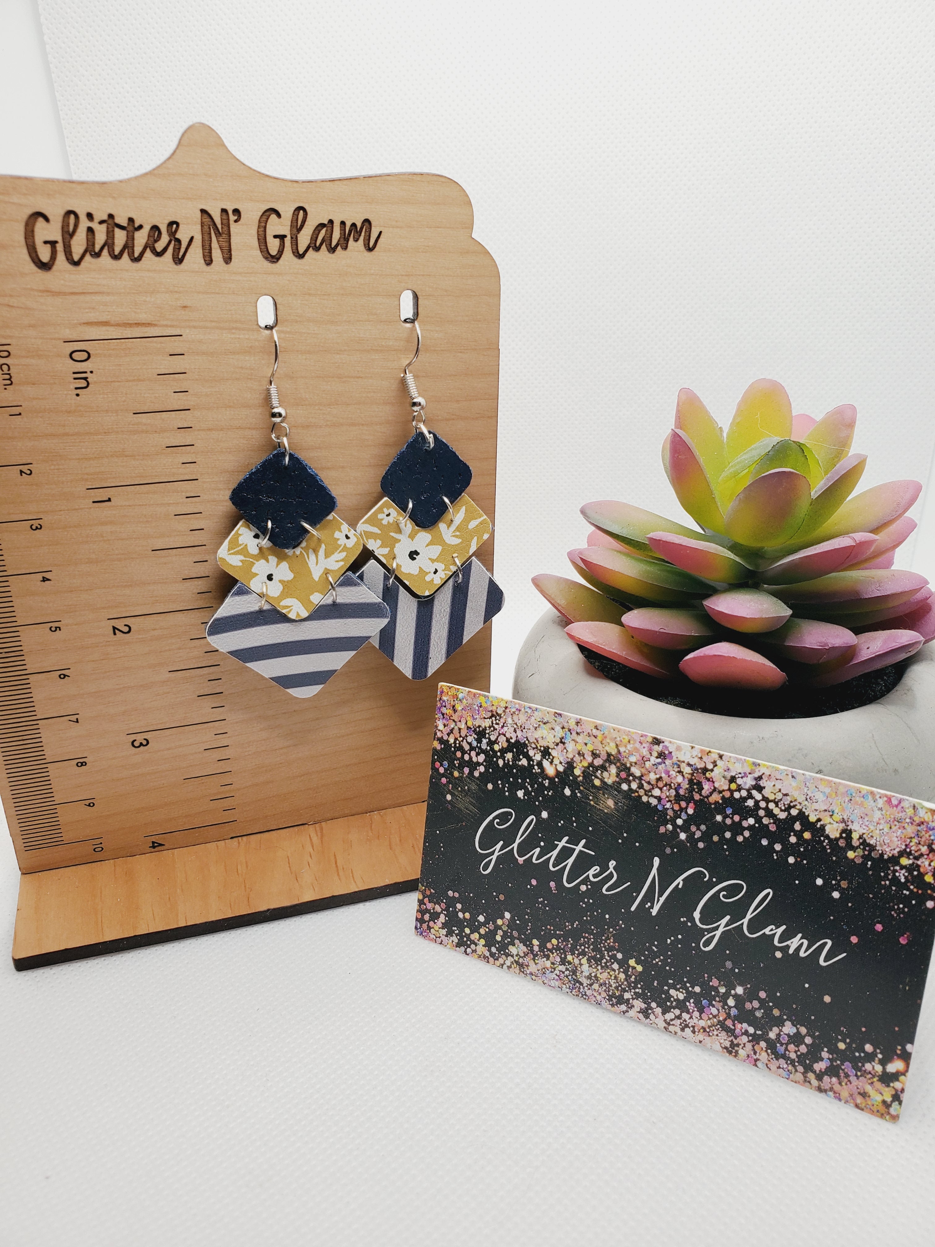 1230 Three Layered Arrow Shaped Dangle Earrings