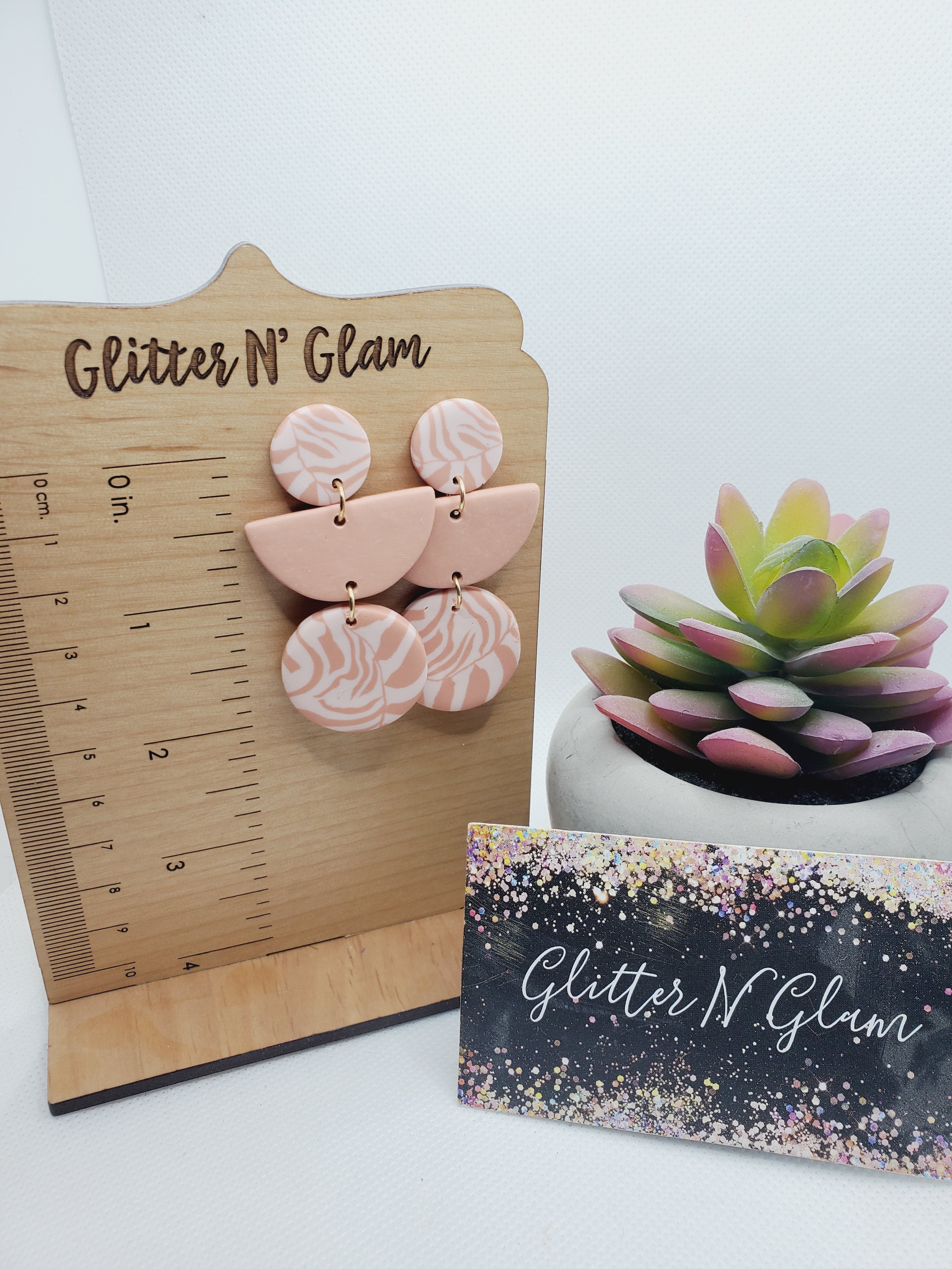 1321 Peach/White Polymerclay Dangle Earrings