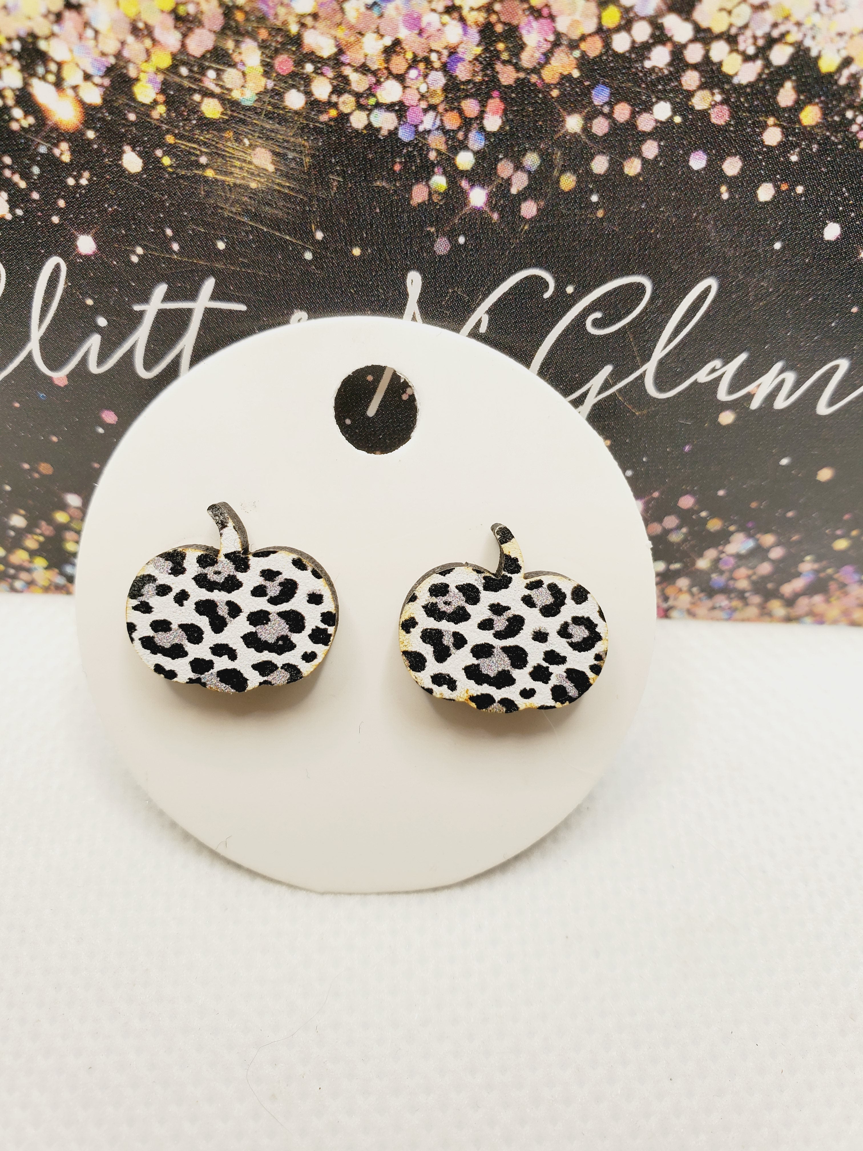 1358 Snow Leapord Print Pumpkin Studs