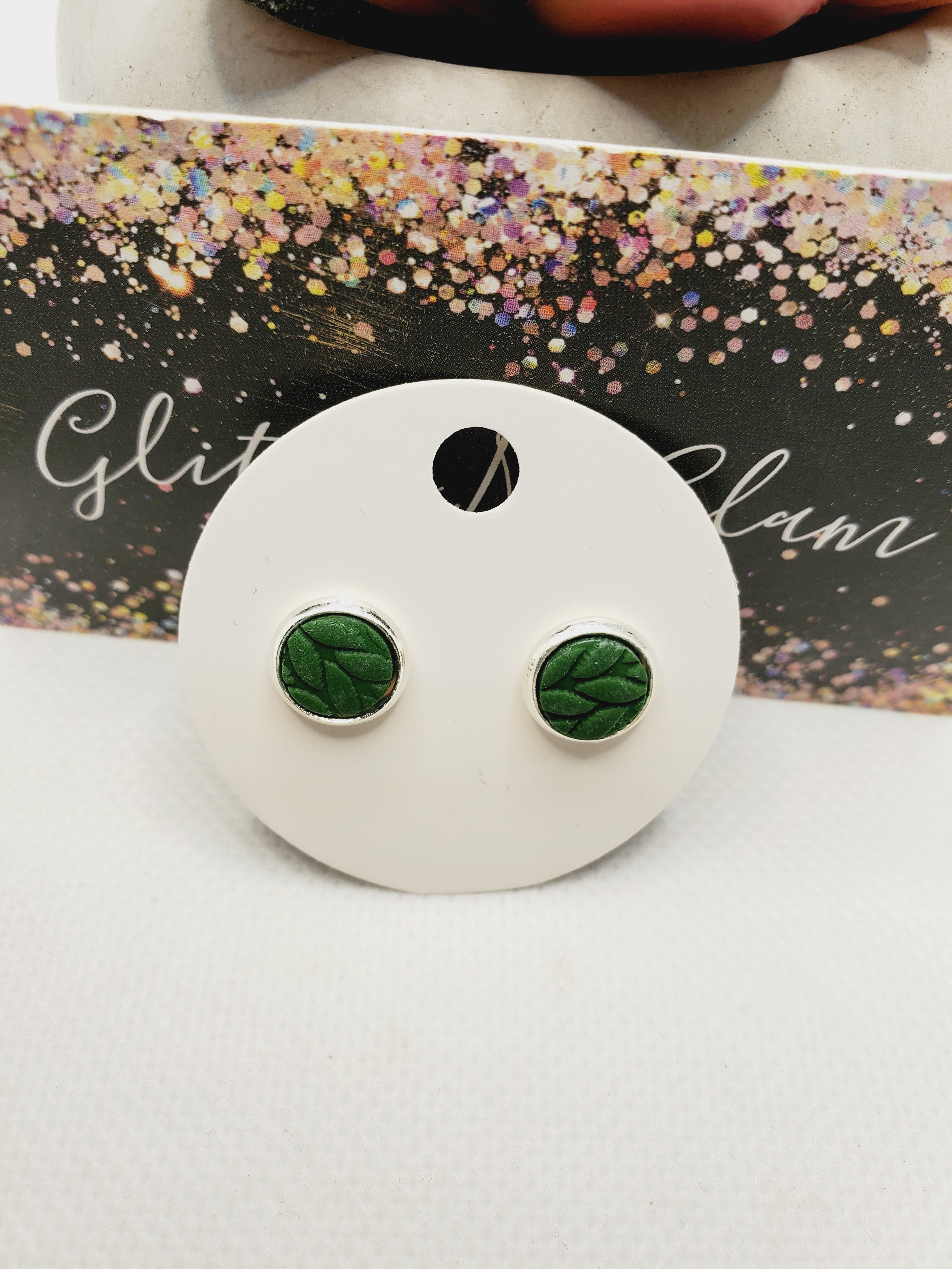 1392 Polymer Clay Dk Green with Leaf-Like Accents