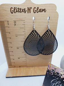 1630 Black Hollowed Out Dangle Earrings