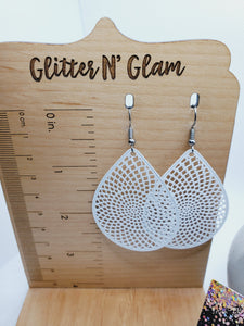 1631 White Hollowed Out Dangle Earrings