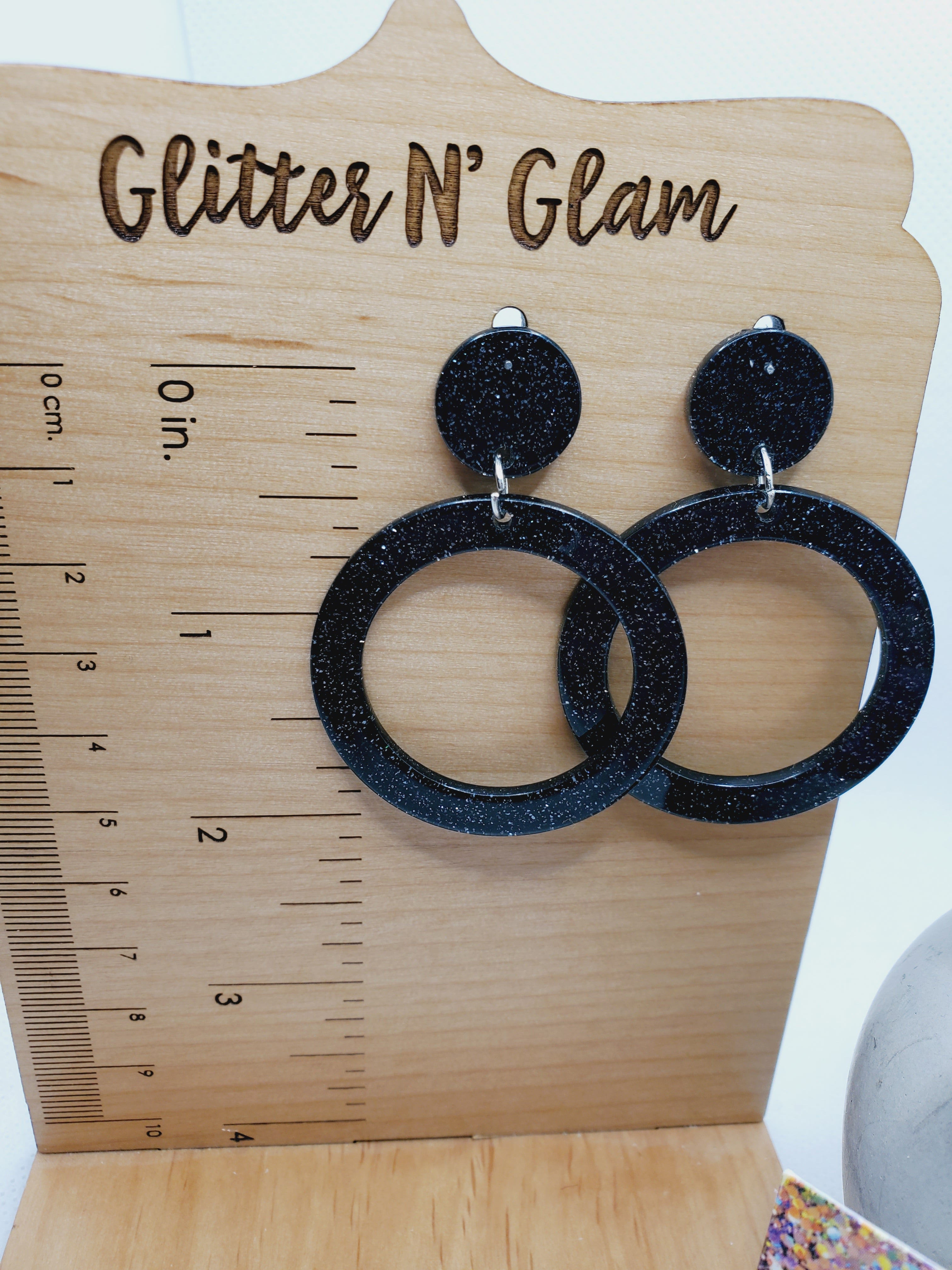 1602 Black Sparkly Resin Dangle Earrings