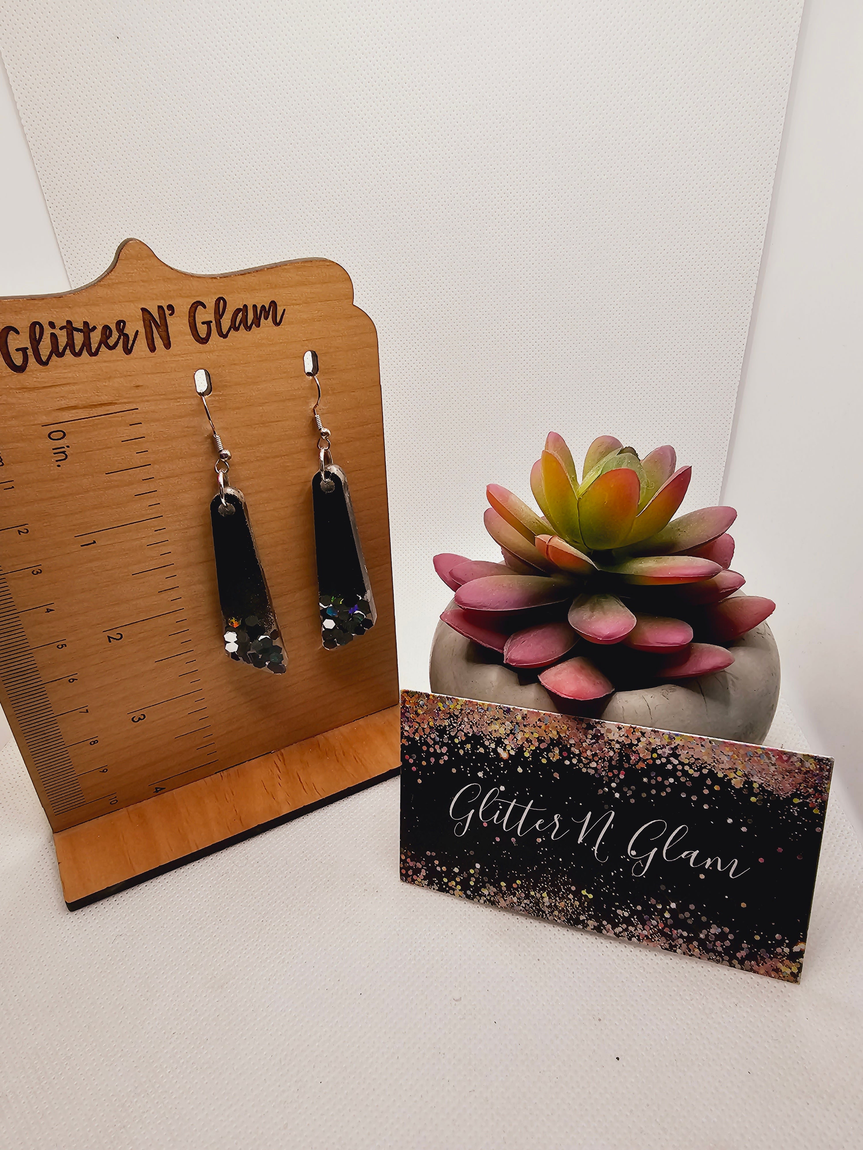 1706 Resin Black Sparkle Dangle Earrings