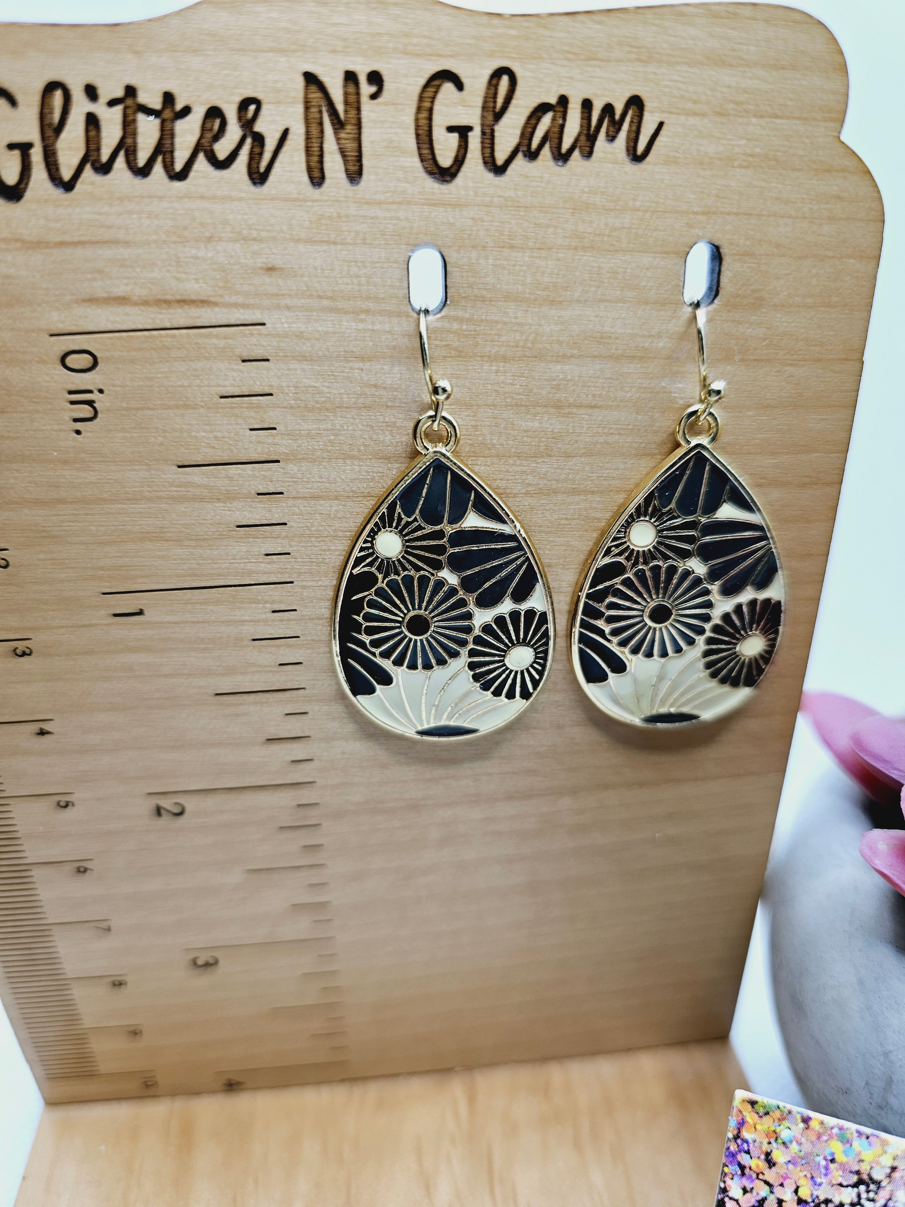 1707 Gold and Black Floral Teardrop Dangle Earrings