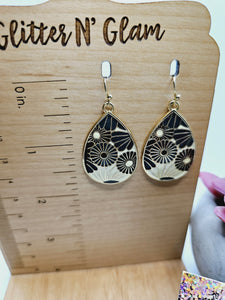 1707 Gold and Black Floral Teardrop Dangle Earrings